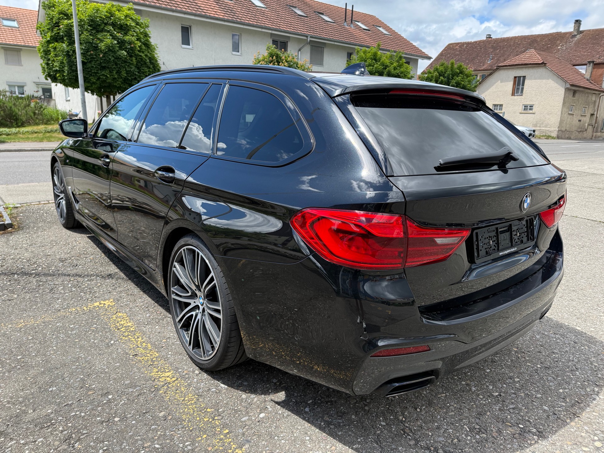 BMW M550d xDrive Touring Steptronic-showroom-element-3