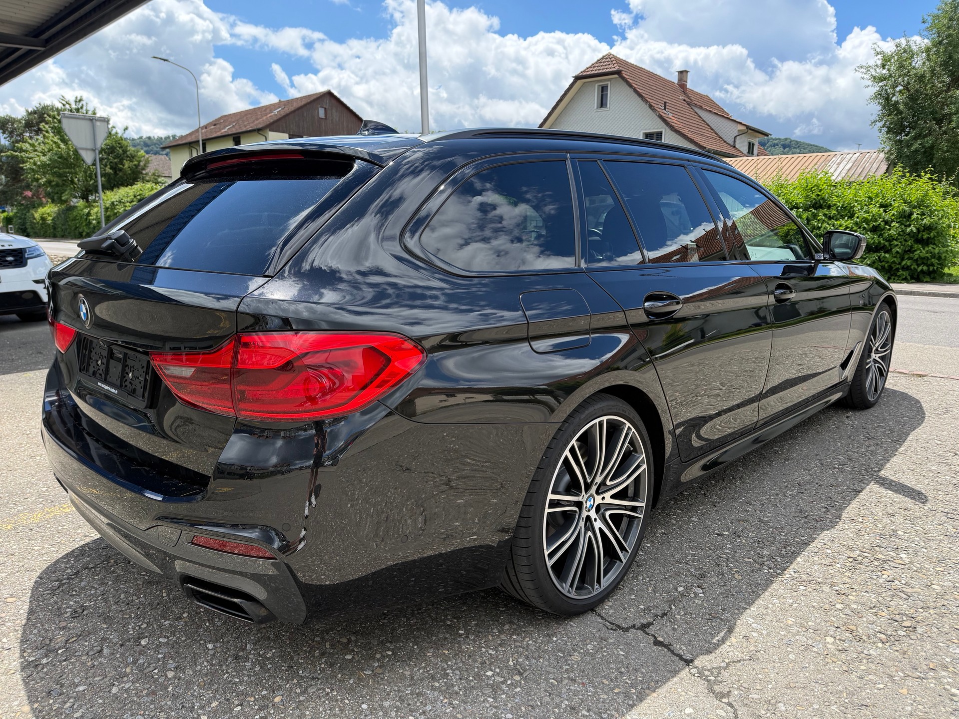 BMW M550d xDrive Touring Steptronic-image-5