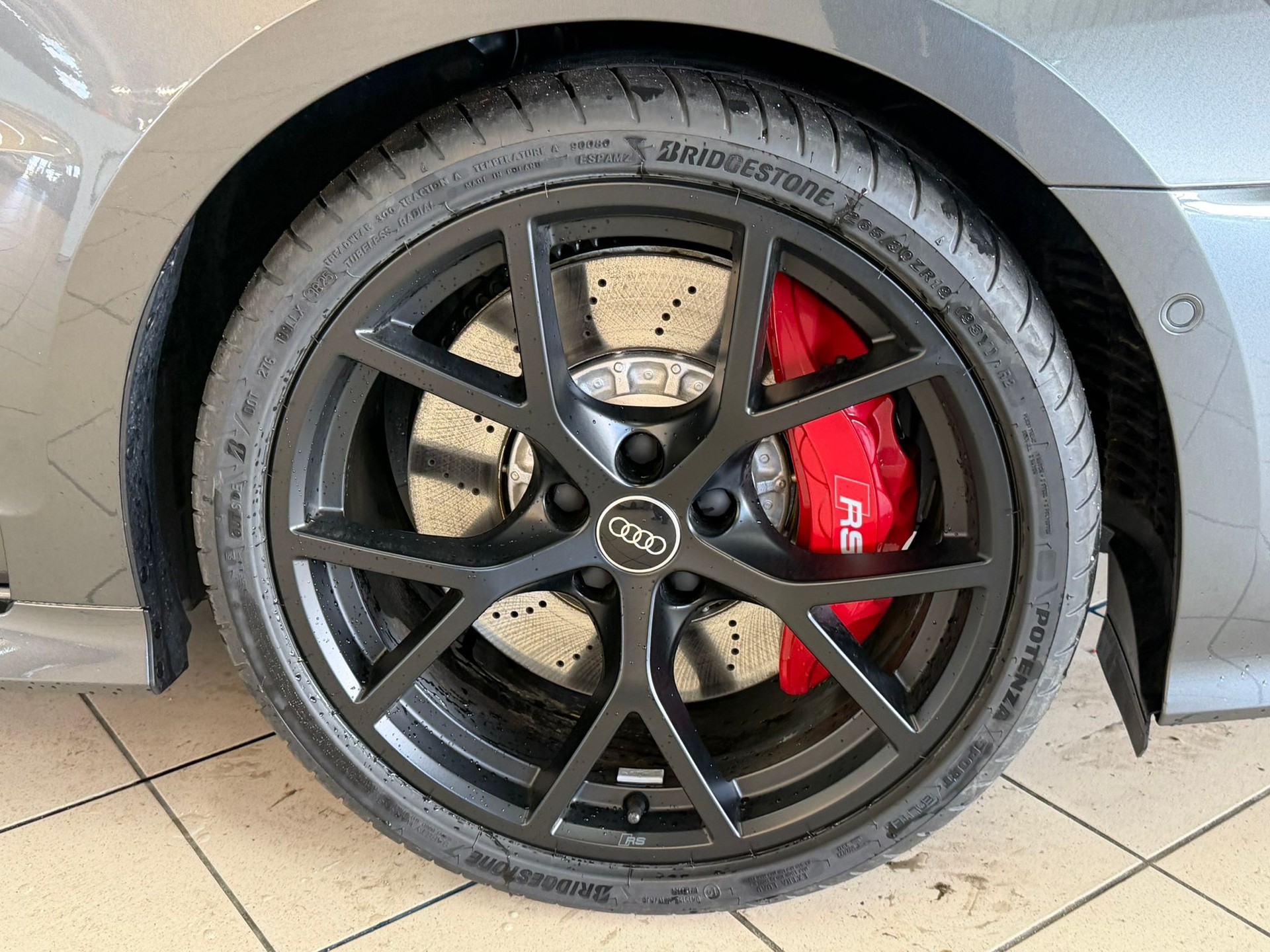 AUDI RS3 Limousine 2.5 TSI quattro S-tronic-image-4