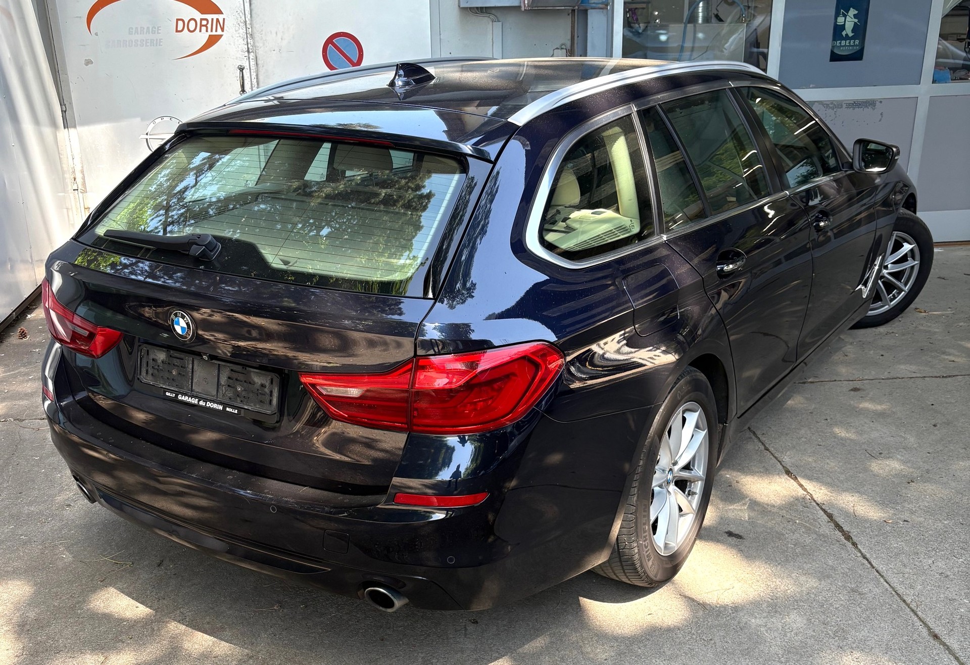 BMW 530d xDrive Touring Luxury Line Steptronic-image-4