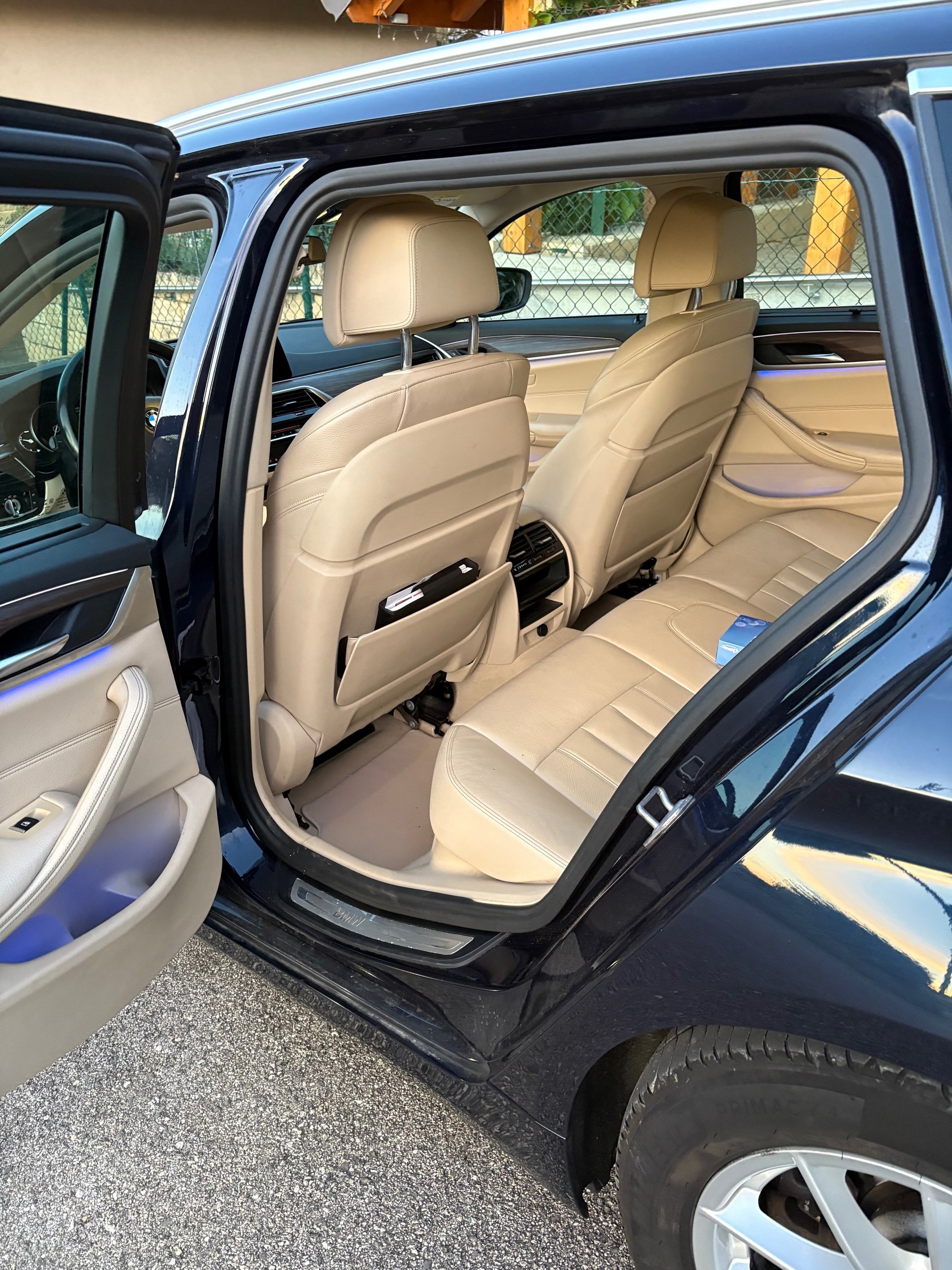 BMW 530d xDrive Touring Luxury Line Steptronic-image-6