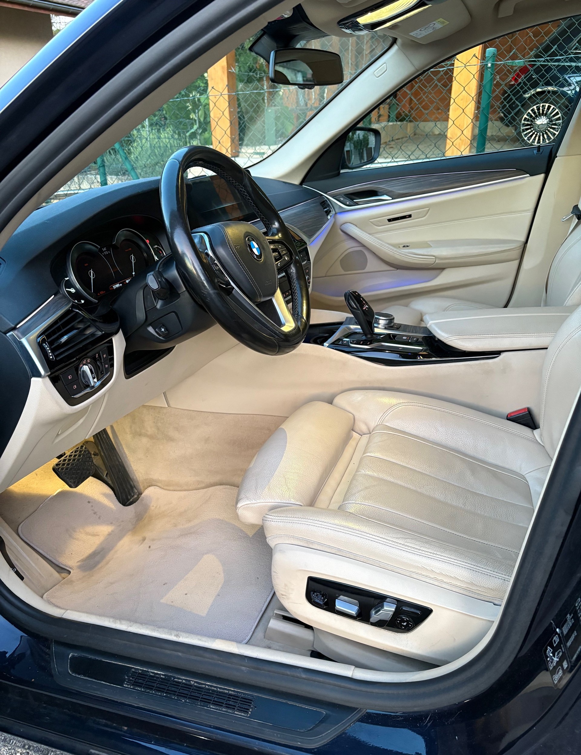 BMW 530d xDrive Touring Luxury Line Steptronic-image-7