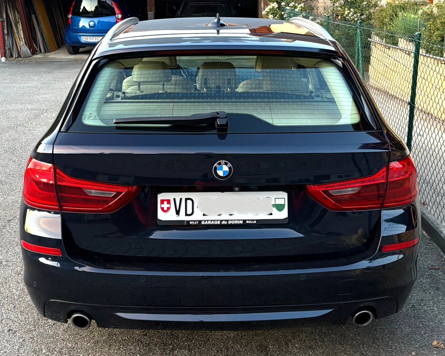 BMW 530d xDrive Touring Luxury Line Steptronic-image-2