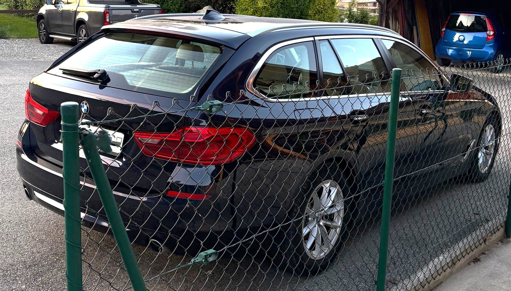 BMW 530d xDrive Touring Luxury Line Steptronic-image-3