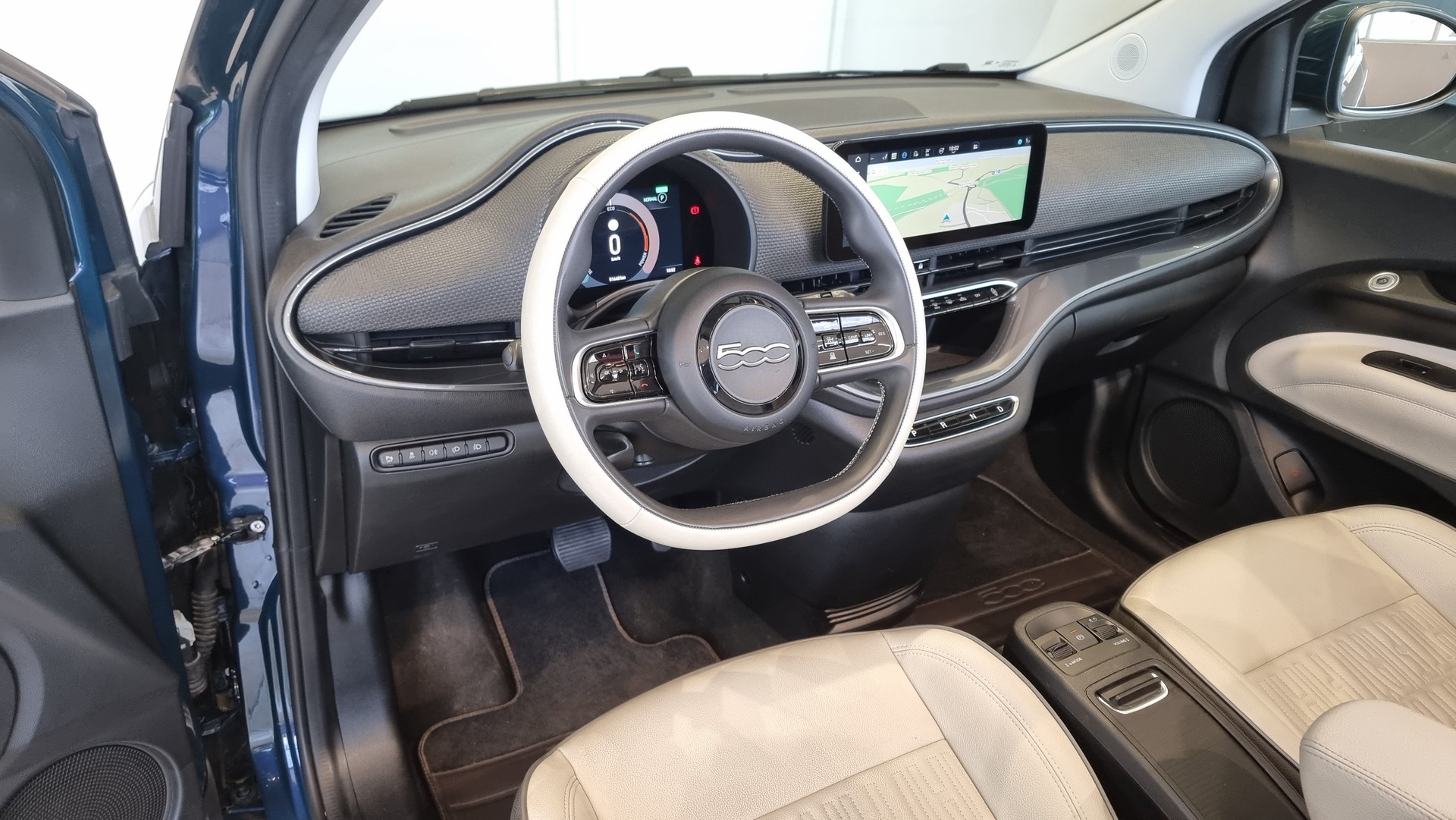 FIAT 500 Cabrio La Prima-image-18