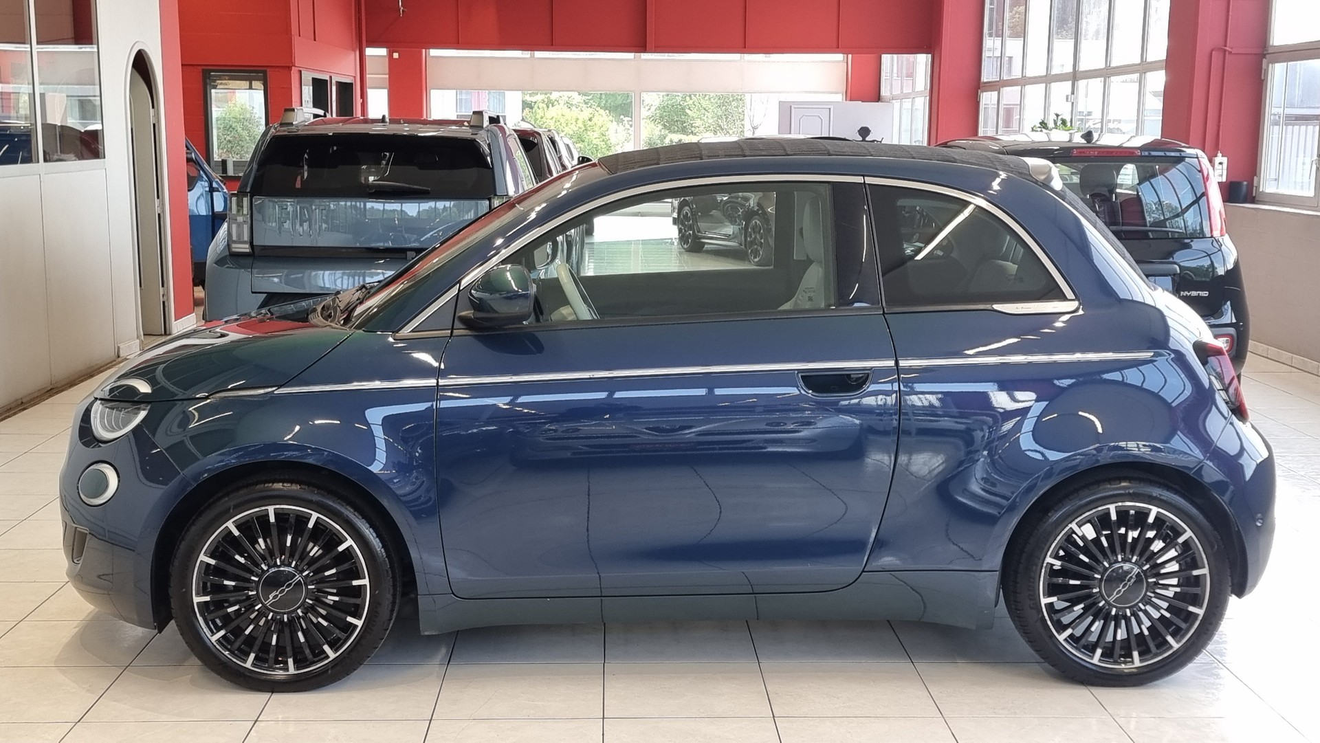 FIAT 500 Cabrio La Prima-image-1