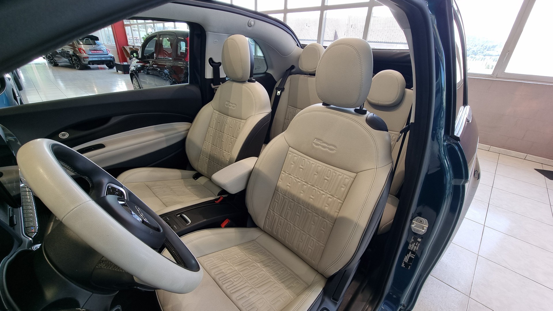 FIAT 500 Cabrio La Prima-image-16