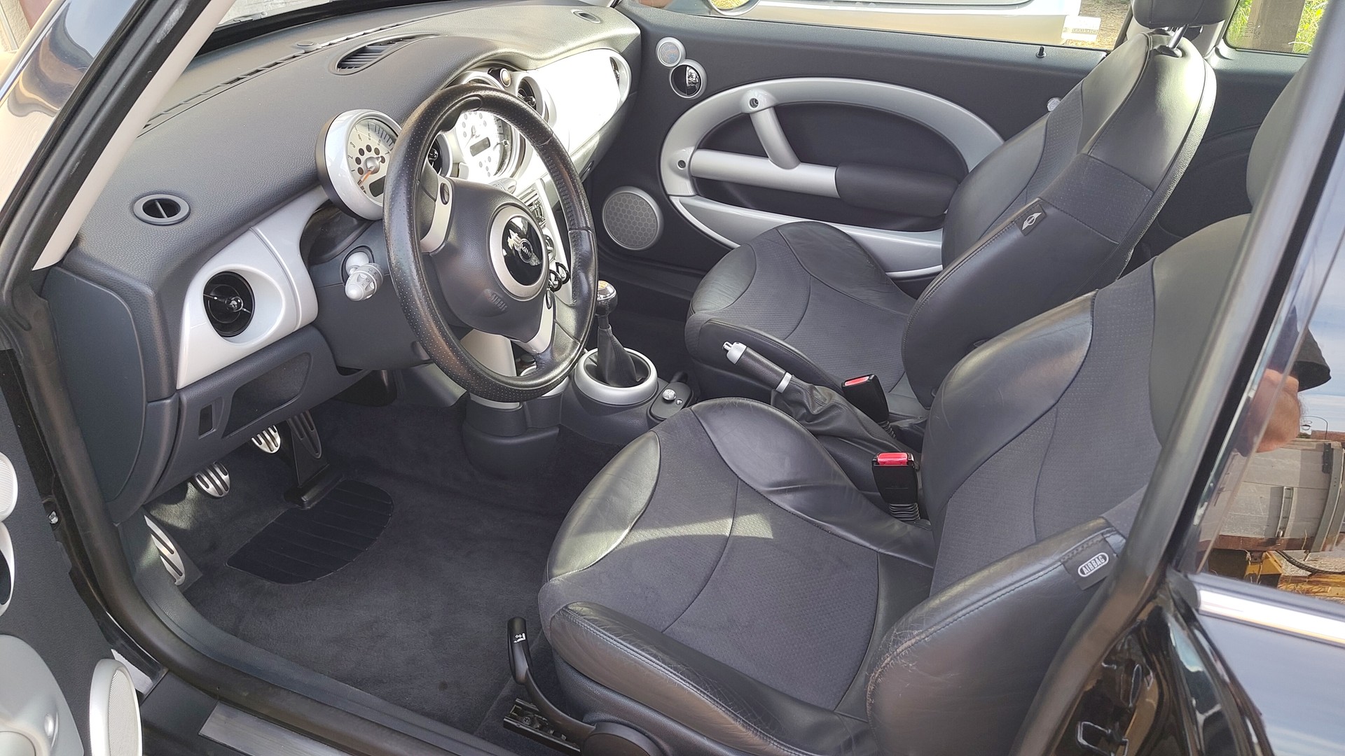 MINI 1.6i Cooper S-image-6