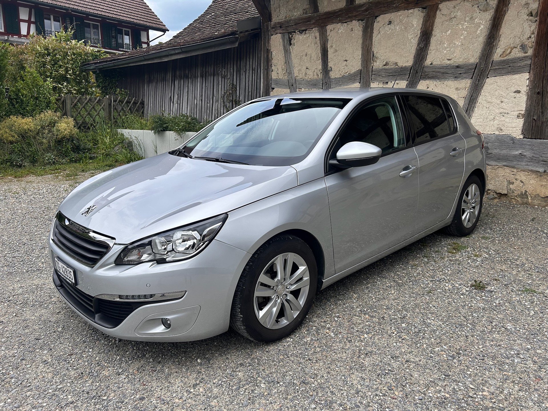 PEUGEOT 308 PureTech 1.2i STT-image-0