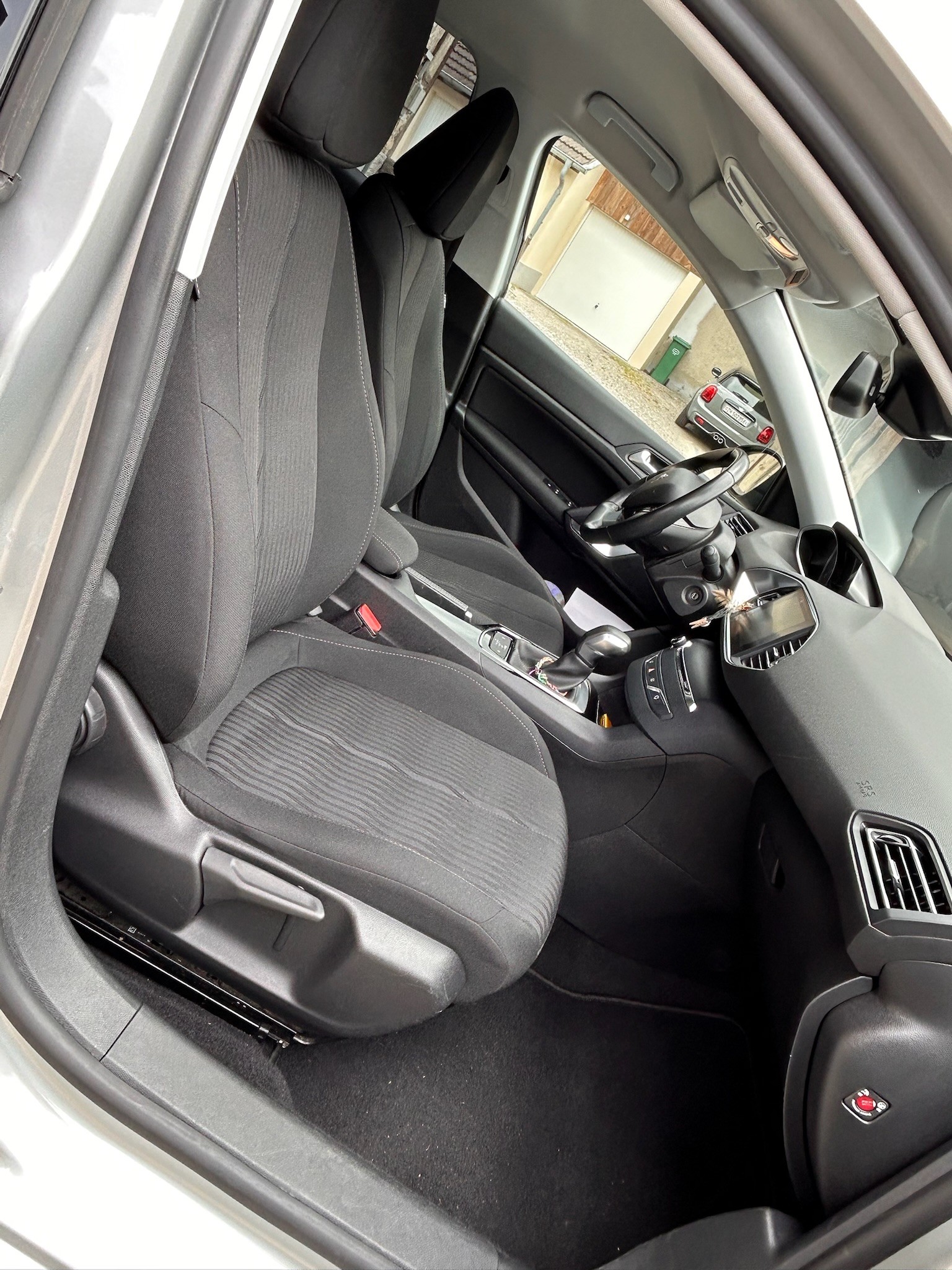 PEUGEOT 308 PureTech 1.2i STT-image-5