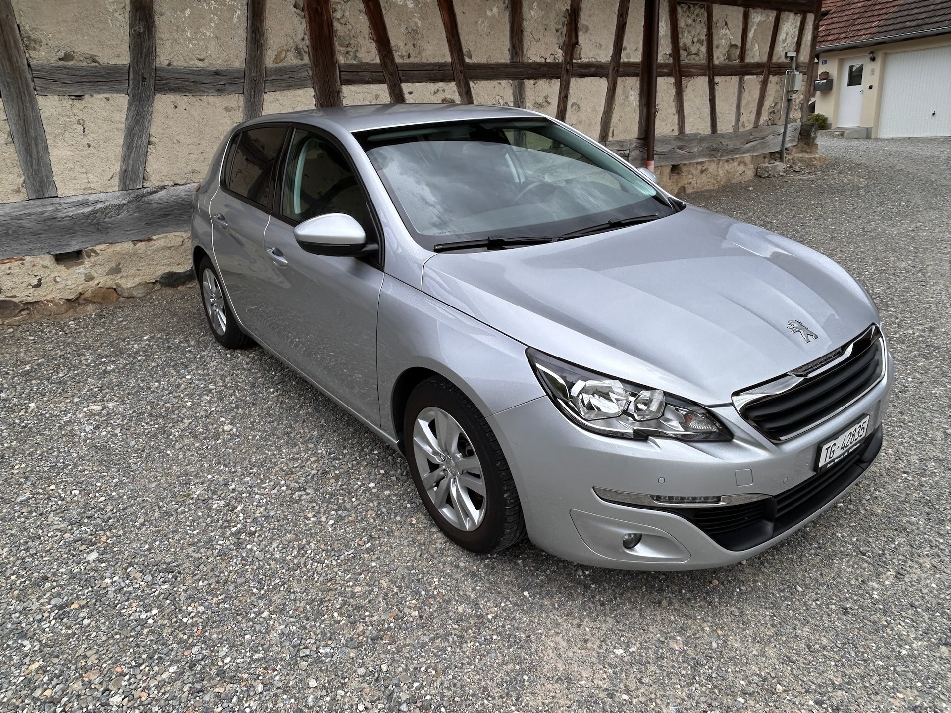 PEUGEOT 308 PureTech 1.2i STT-image-1