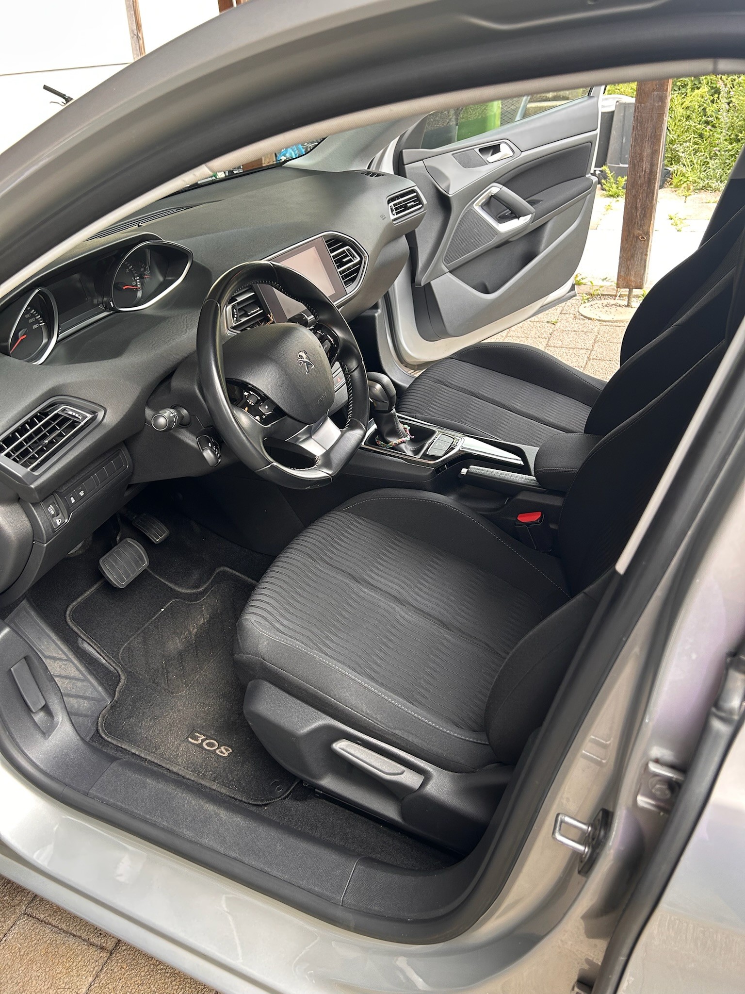 PEUGEOT 308 PureTech 1.2i STT-image-3
