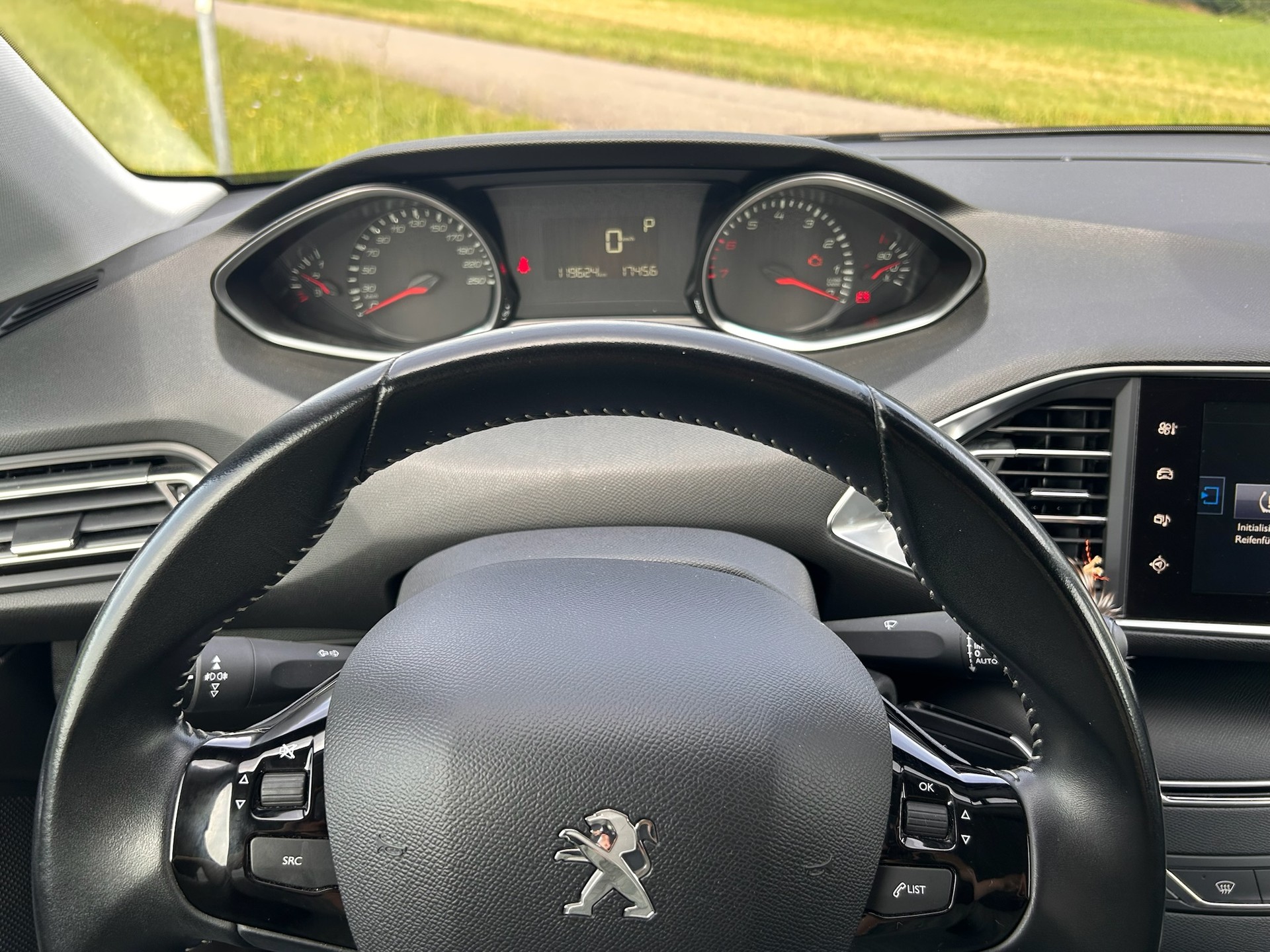 PEUGEOT 308 PureTech 1.2i STT-image-4