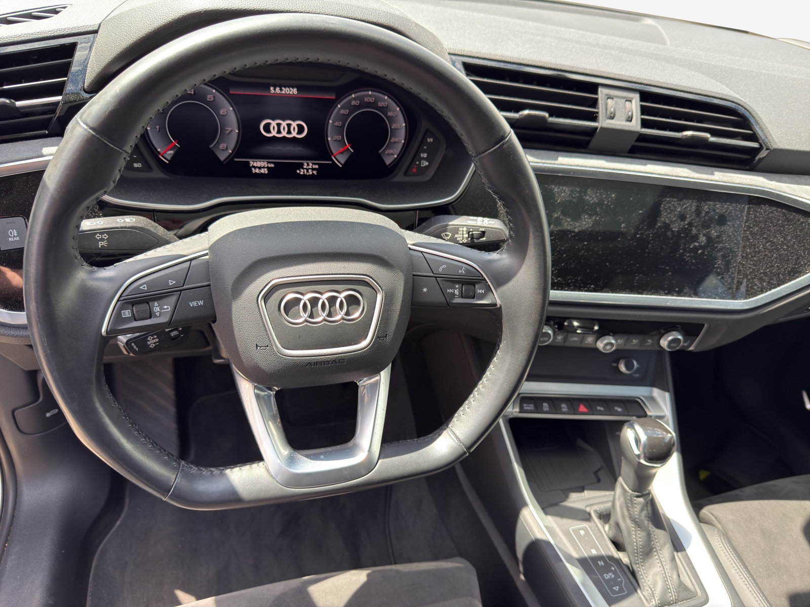 AUDI Q3 Sportback 45 TFSI S line quattro S-tronic-image-9