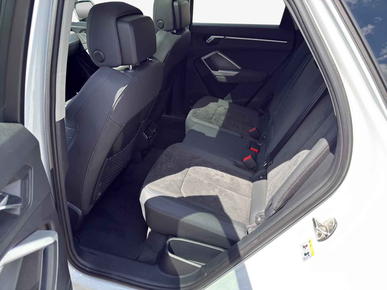 AUDI Q3 Sportback 45 TFSI S line quattro S-tronic-image-11