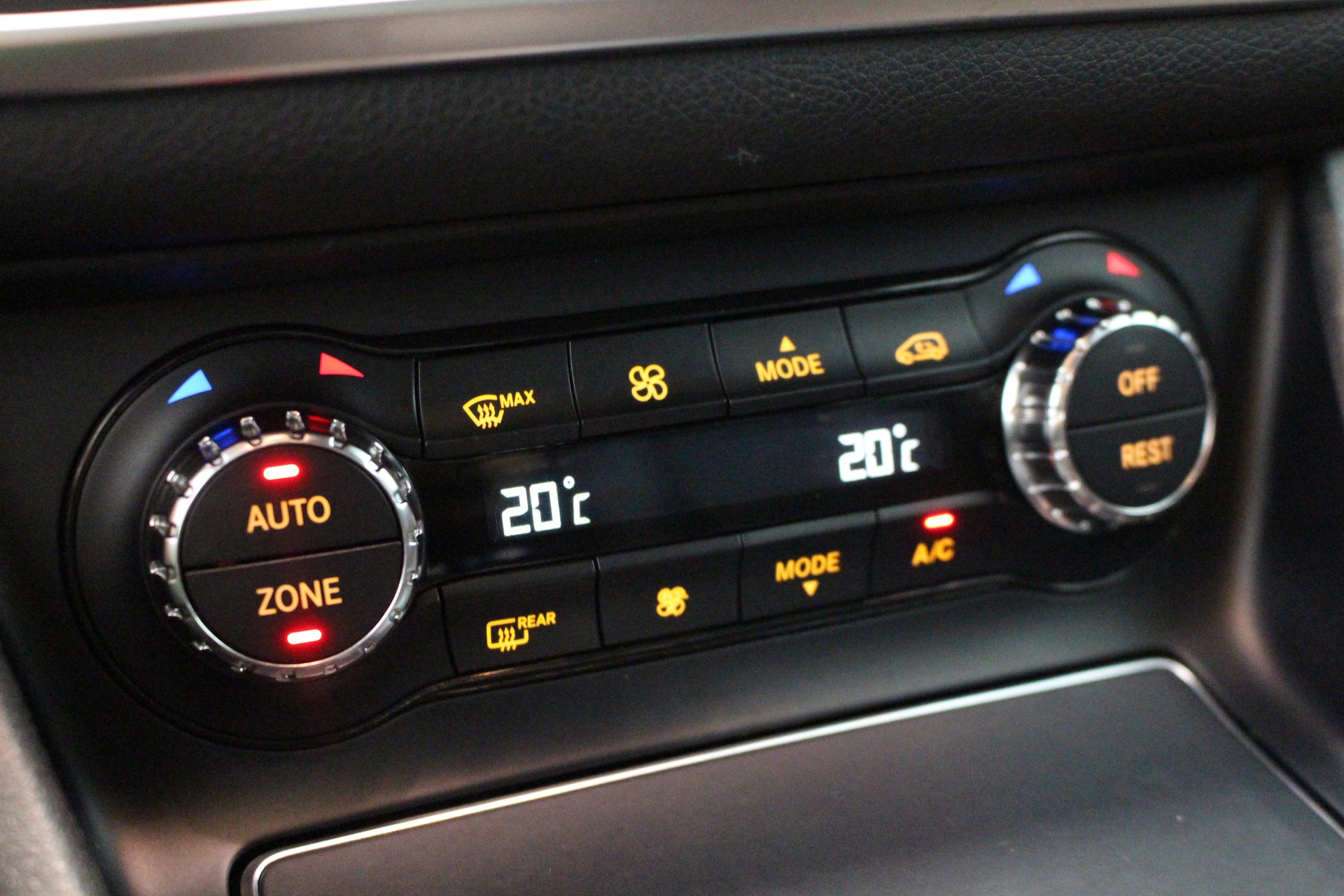 MERCEDES-BENZ GLA 200 Night Star-image-18