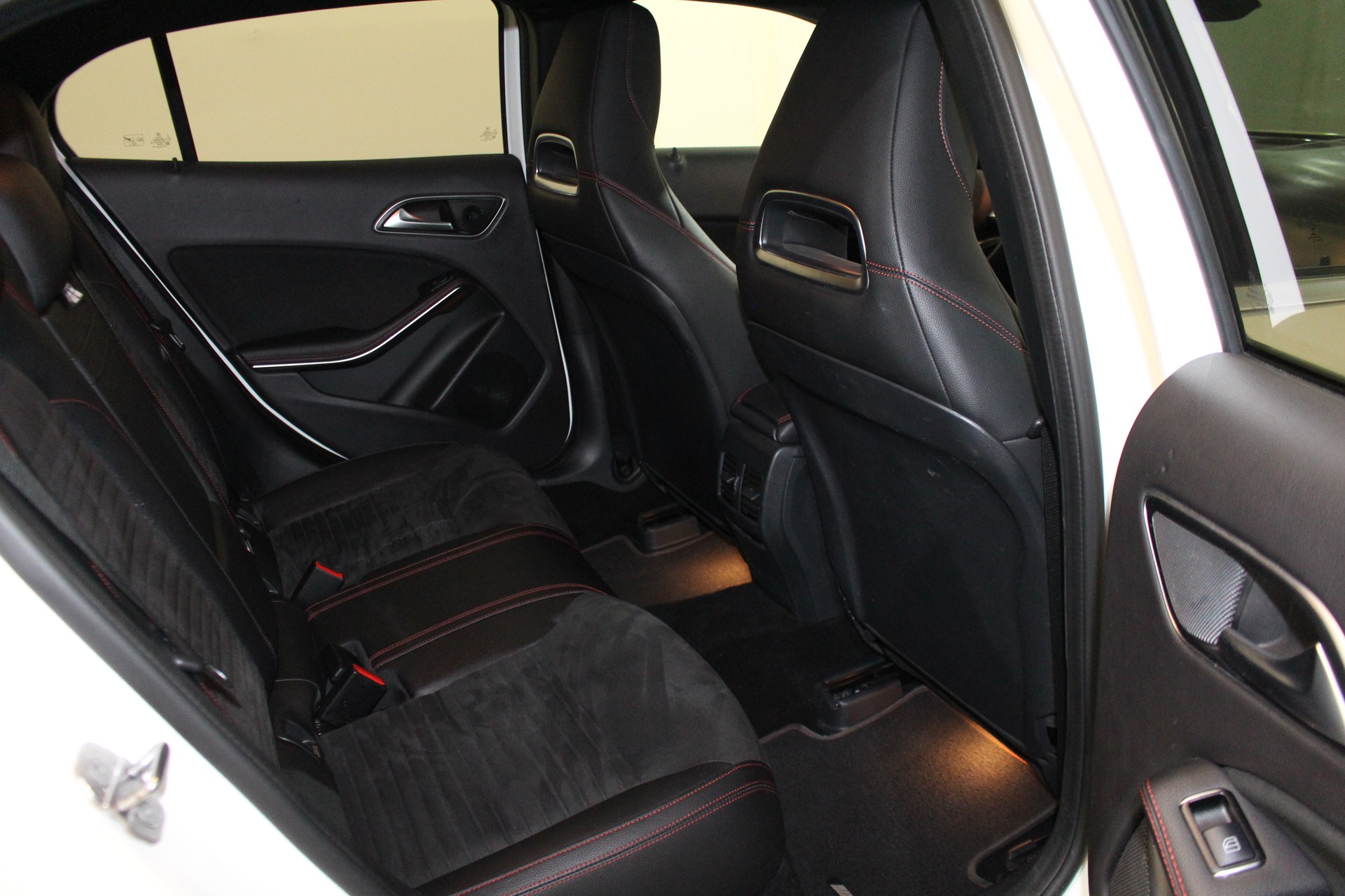 MERCEDES-BENZ GLA 200 Night Star-image-9