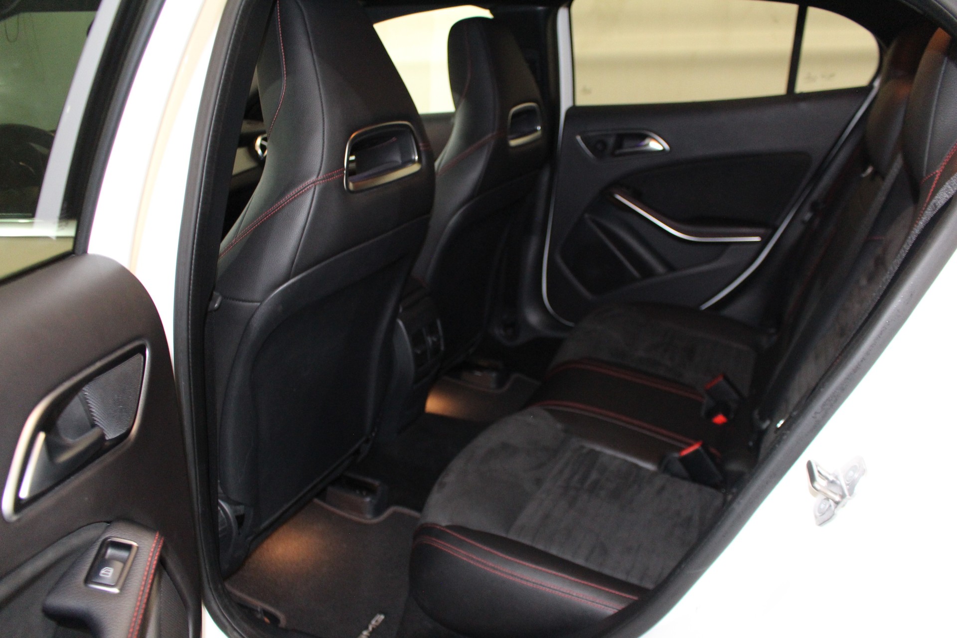 MERCEDES-BENZ GLA 200 Night Star-image-7