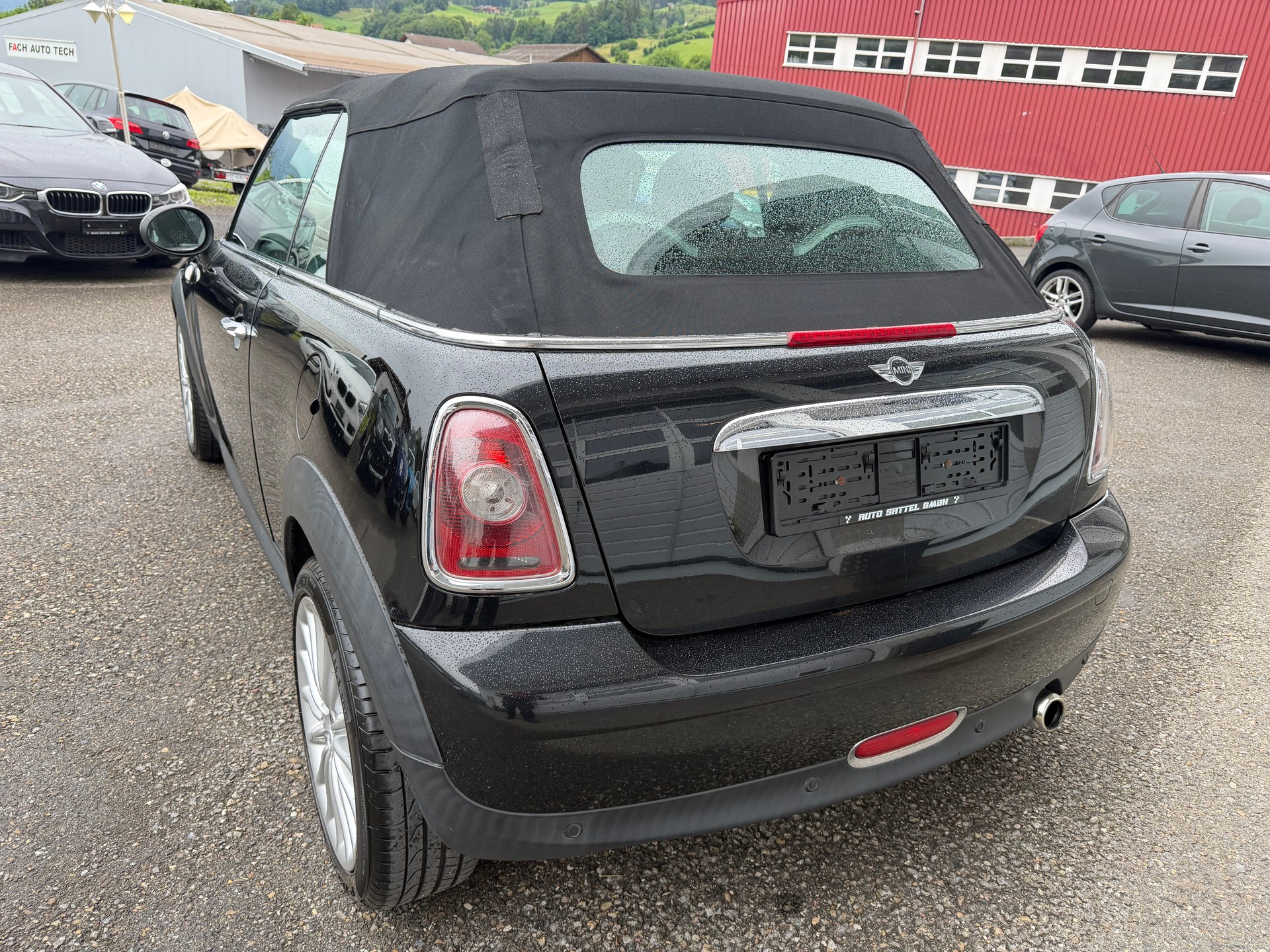 MINI Cooper Cabriolet-image-2