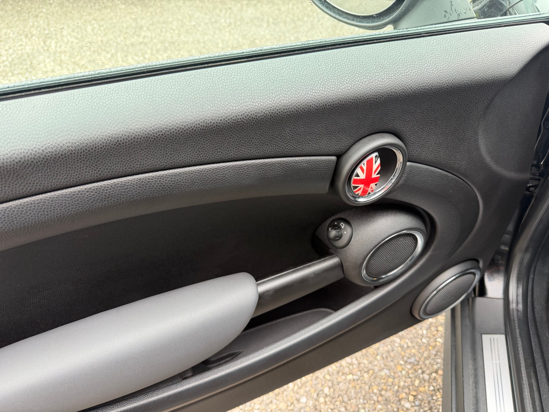 MINI Cooper Cabriolet-image-5