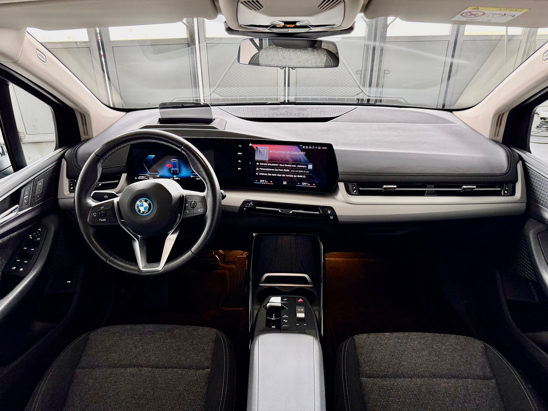 BMW 225e Sport xDrive Active Tourer-image-6