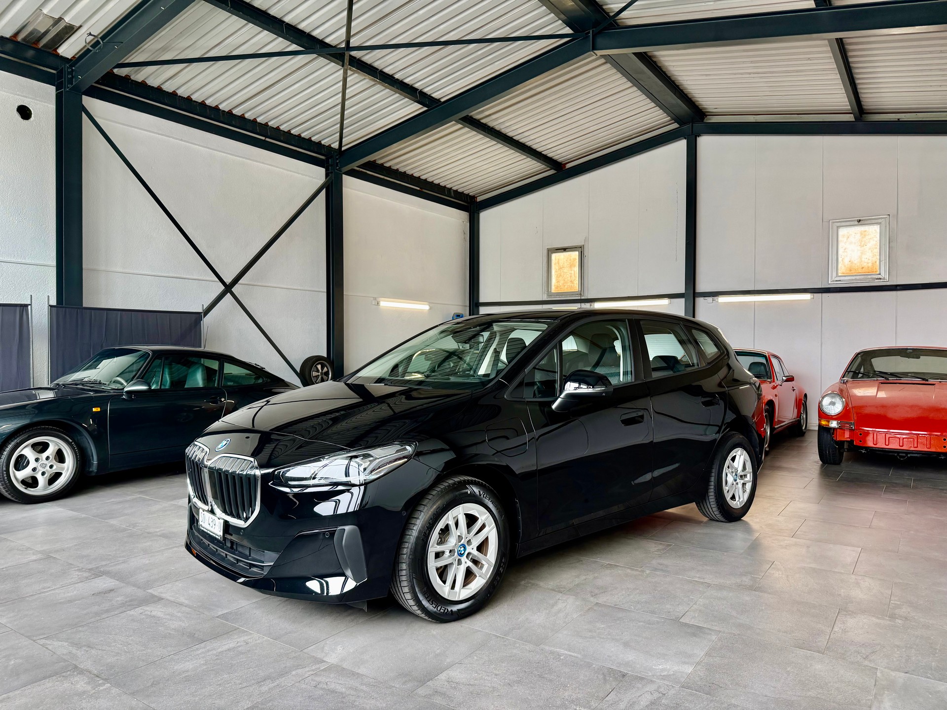 BMW 225e Sport xDrive Active Tourer-image-2