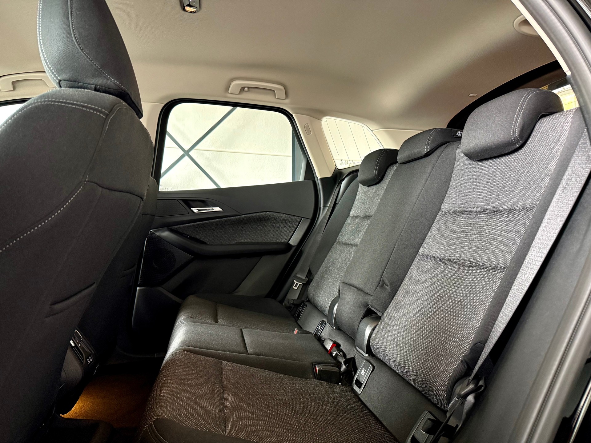 BMW 225e Sport xDrive Active Tourer-image-9