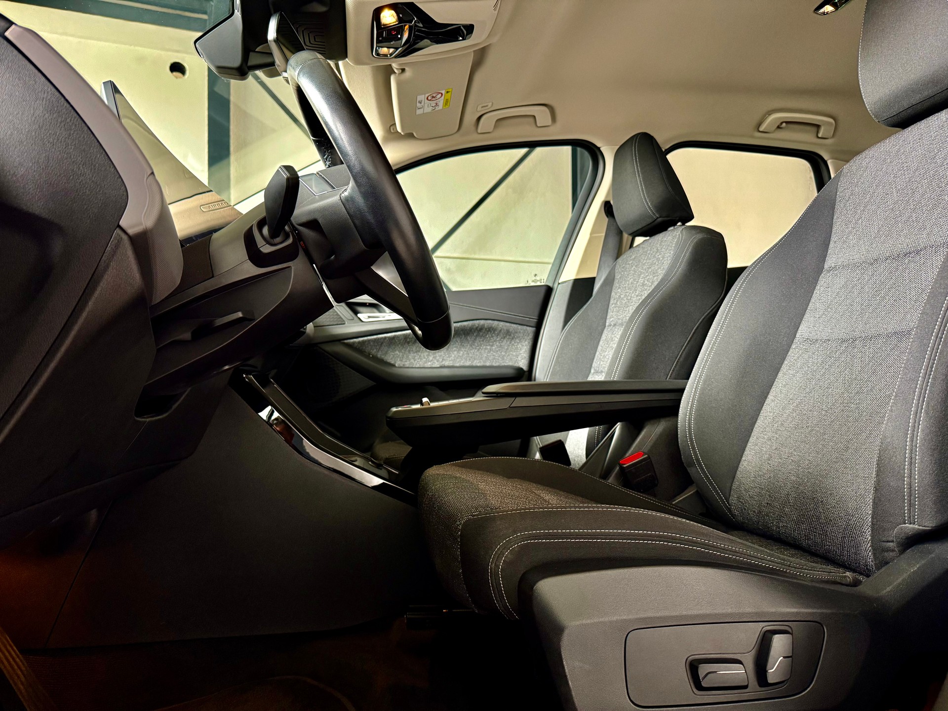 BMW 225e Sport xDrive Active Tourer-image-7