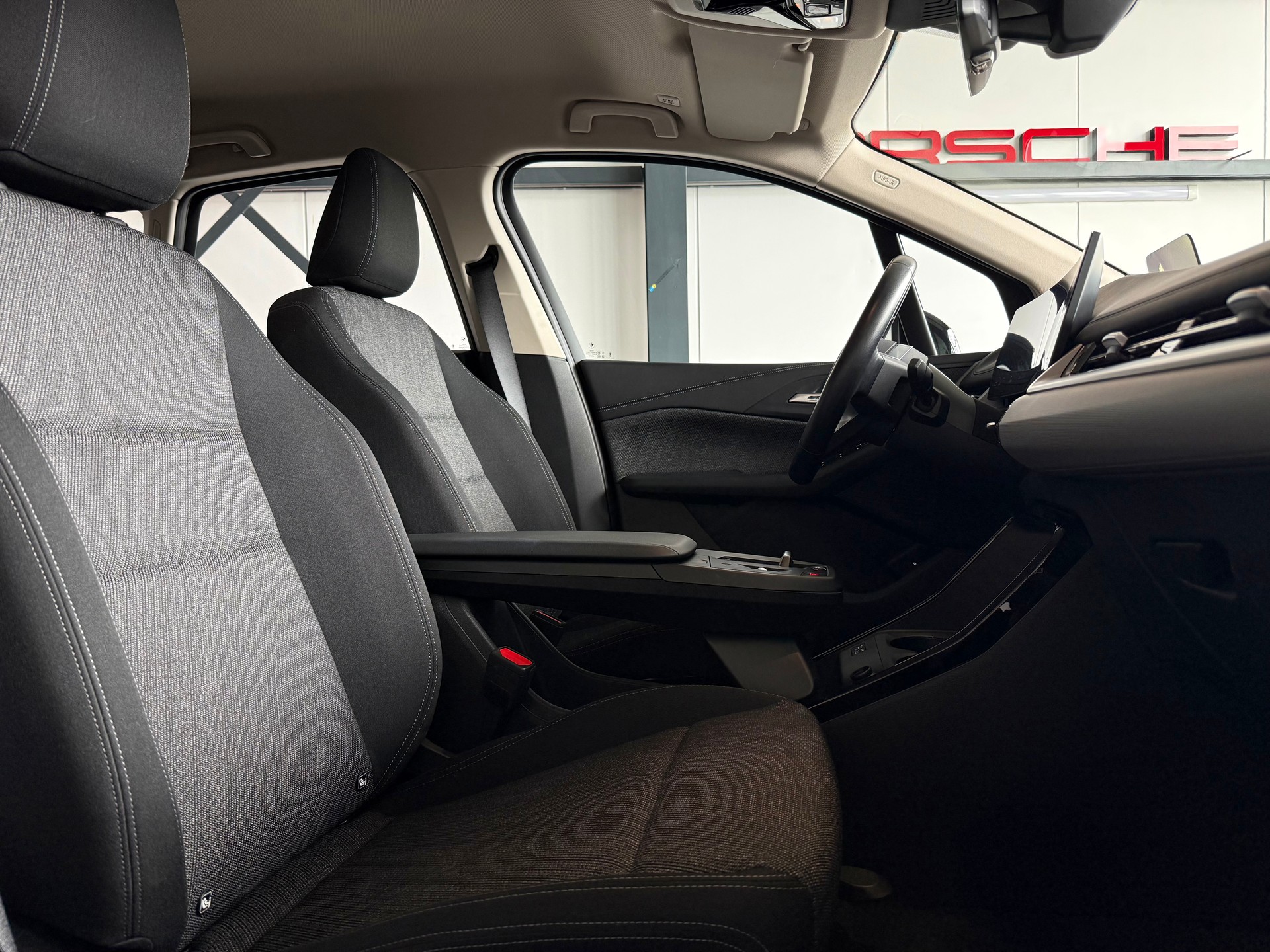 BMW 225e Sport xDrive Active Tourer-image-8