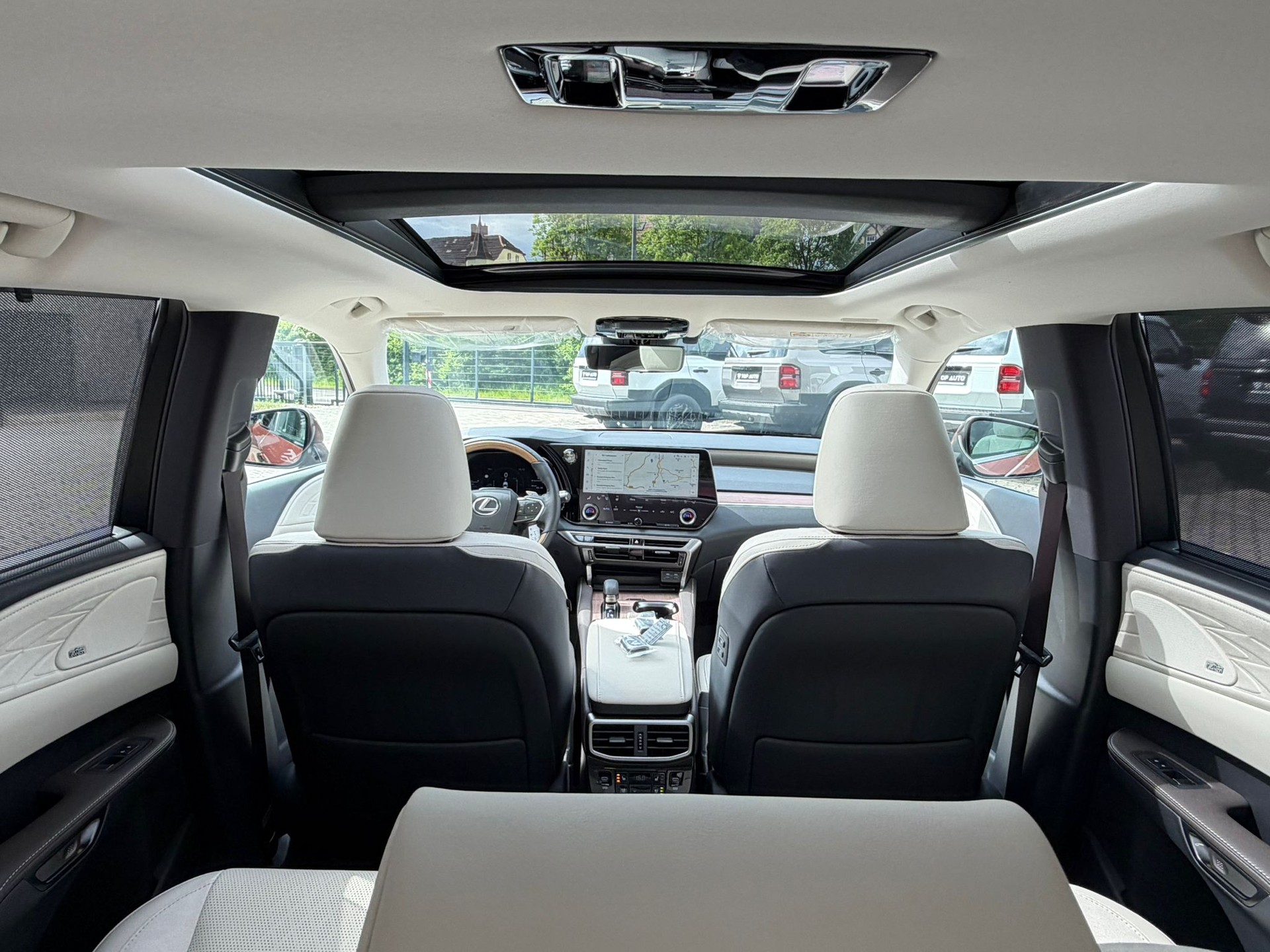 LEXUS 450 h+E-Four Luxury 360 Kam AWD-image-3