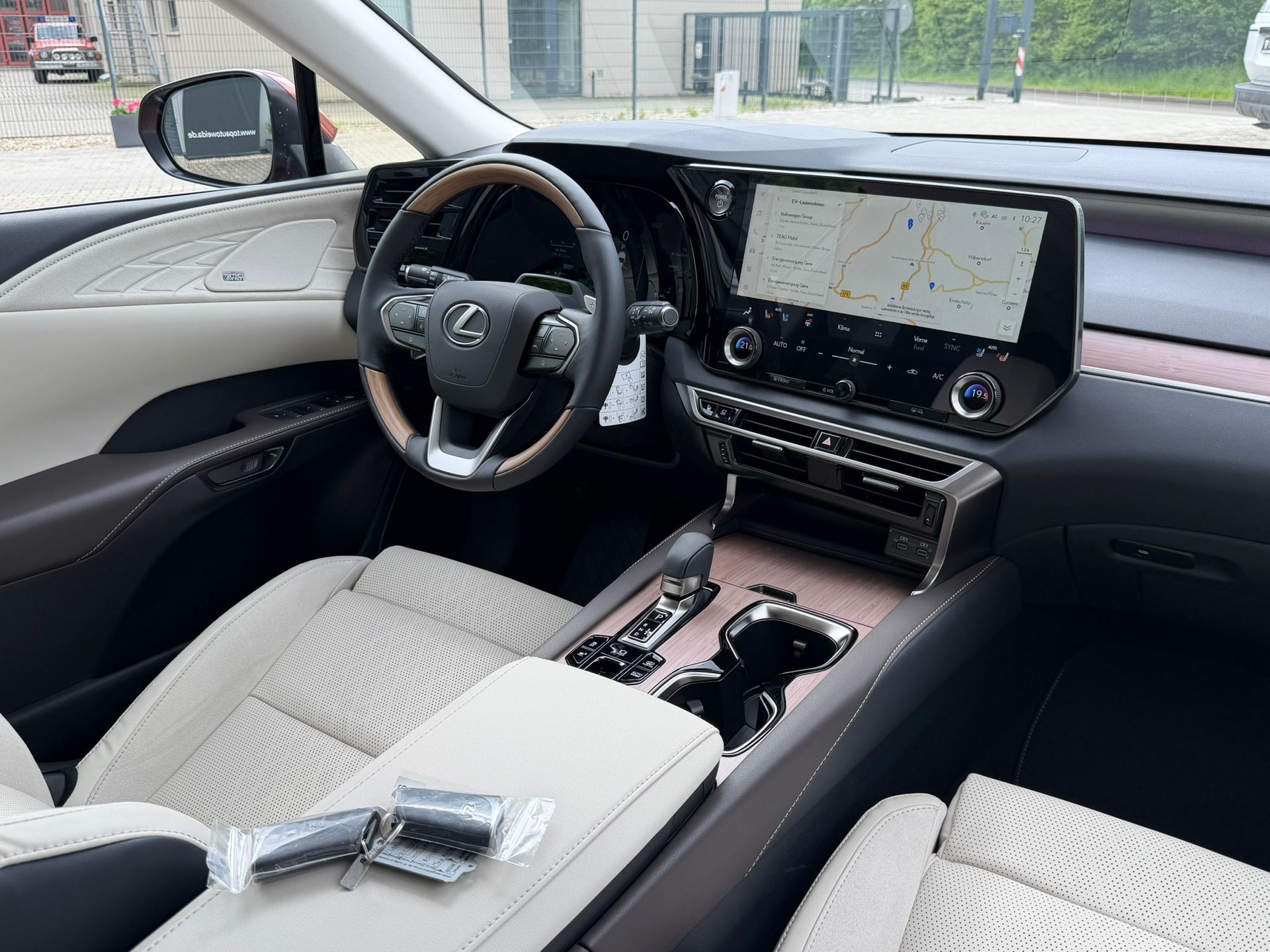LEXUS 450 h+E-Four Luxury 360 Kam AWD-image-13