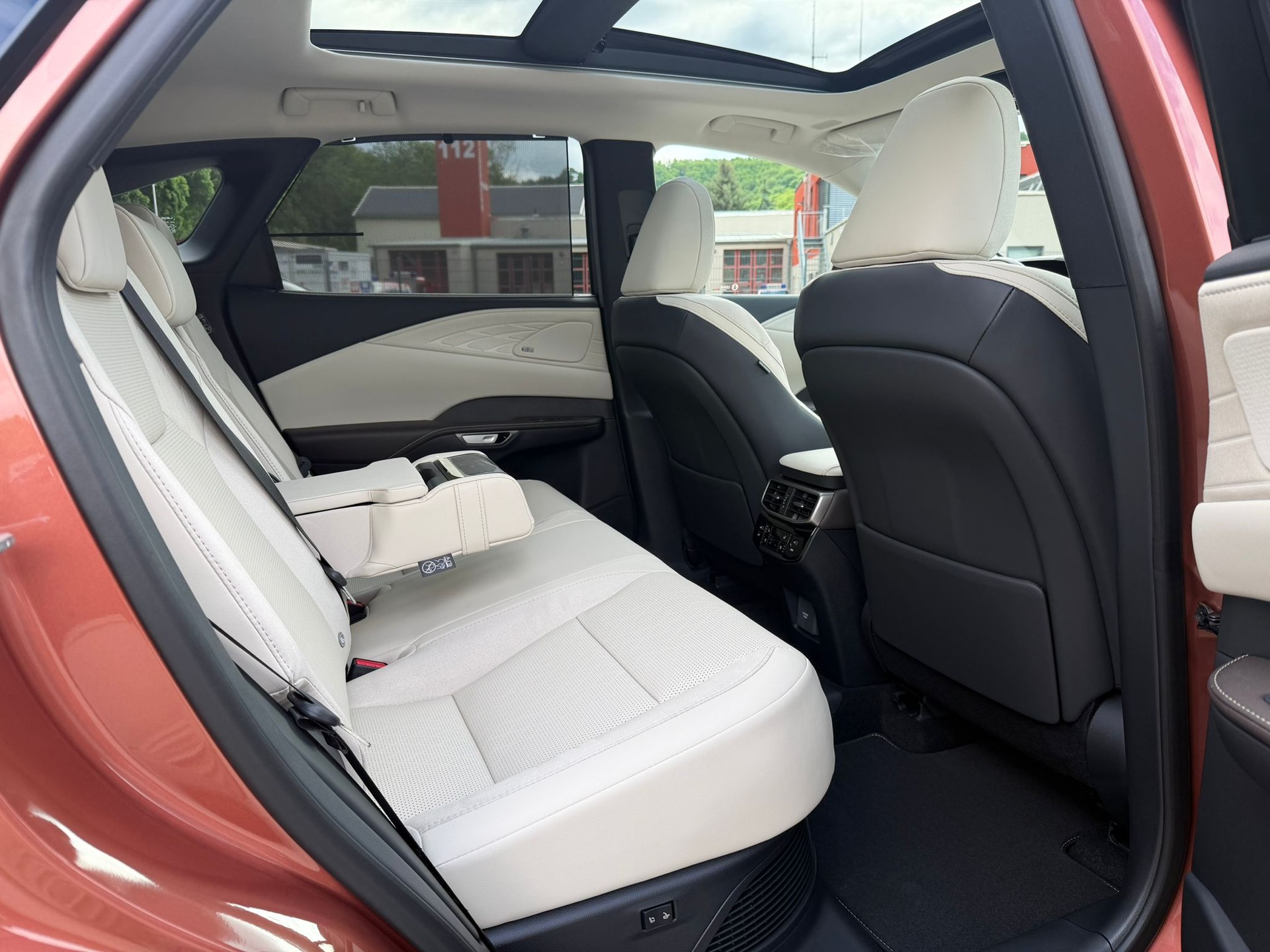 LEXUS 450 h+E-Four Luxury 360 Kam AWD-image-8