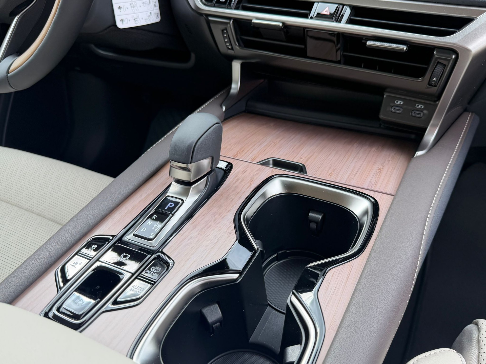 LEXUS 450 h+E-Four Luxury 360 Kam AWD-image-14
