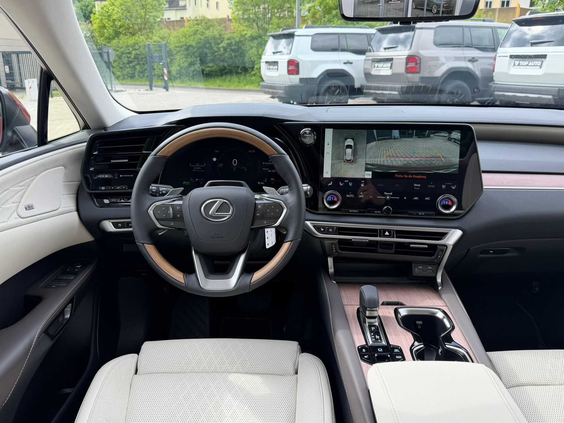 LEXUS 450 h+E-Four Luxury 360 Kam AWD-image-12
