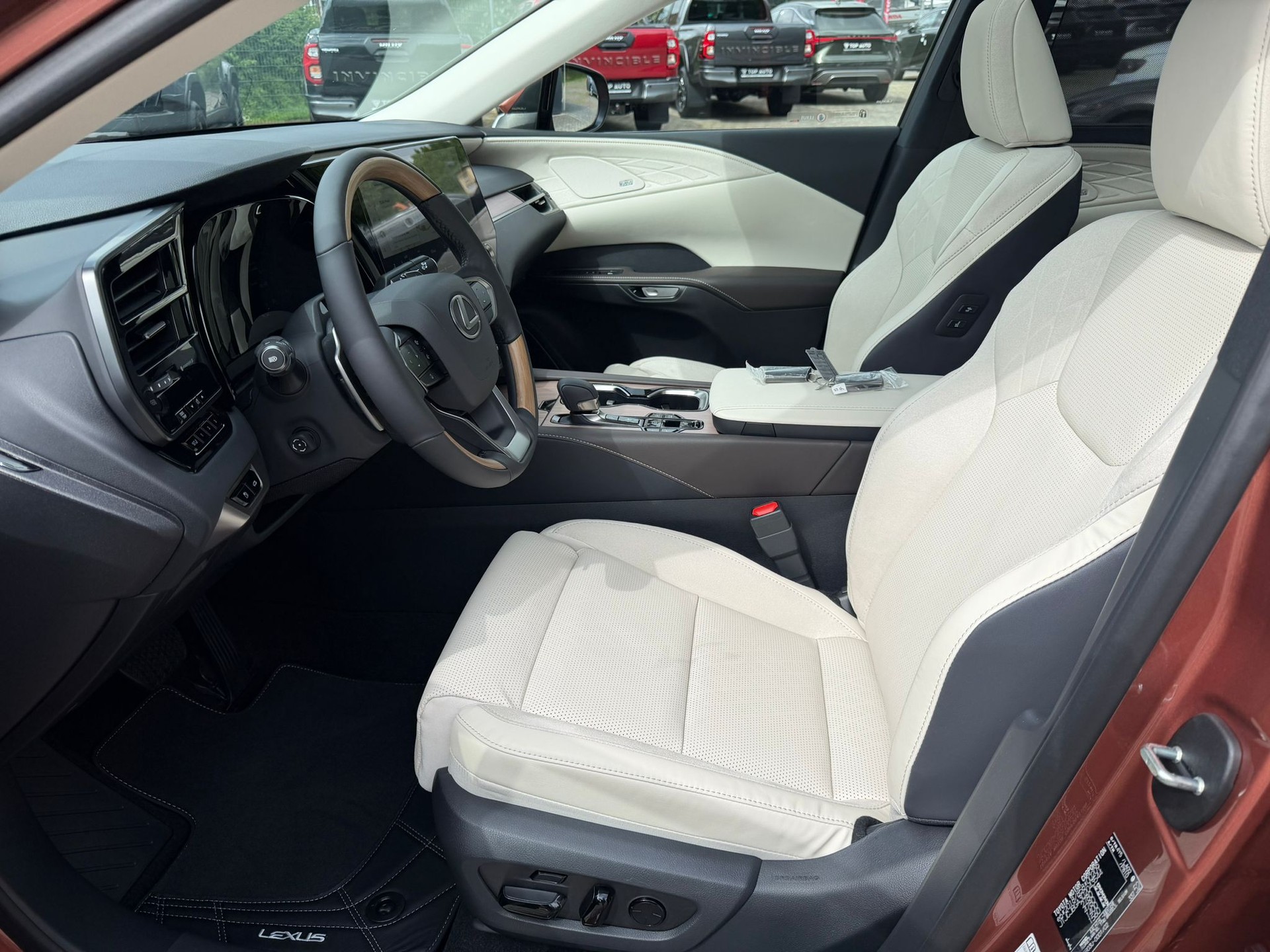LEXUS 450 h+E-Four Luxury 360 Kam AWD-image-11