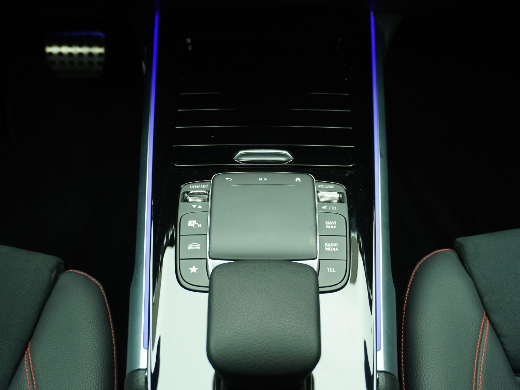 MERCEDES-BENZ GLB-Klasse GLB 250 AMG Line 4matic-image-16