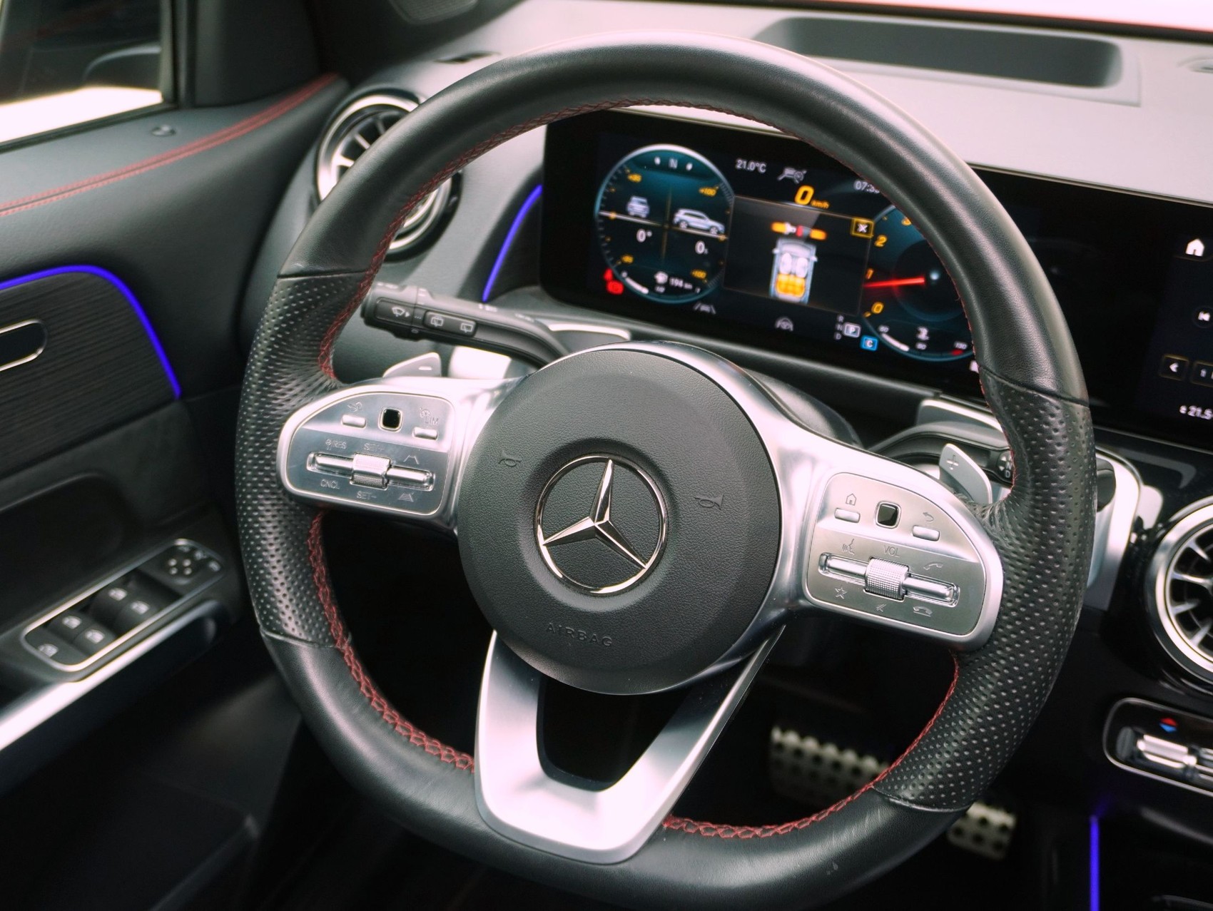 MERCEDES-BENZ GLB-Klasse GLB 250 AMG Line 4matic-image-11