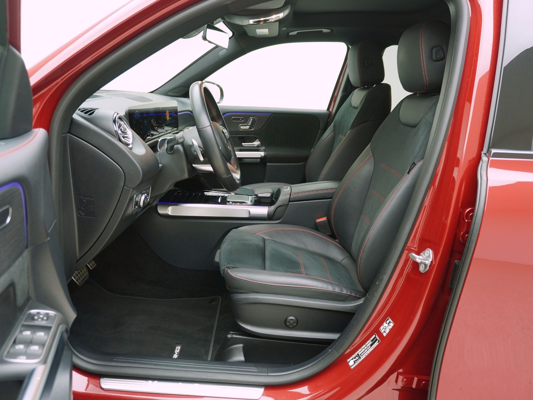 MERCEDES-BENZ GLB-Klasse GLB 250 AMG Line 4matic-image-9