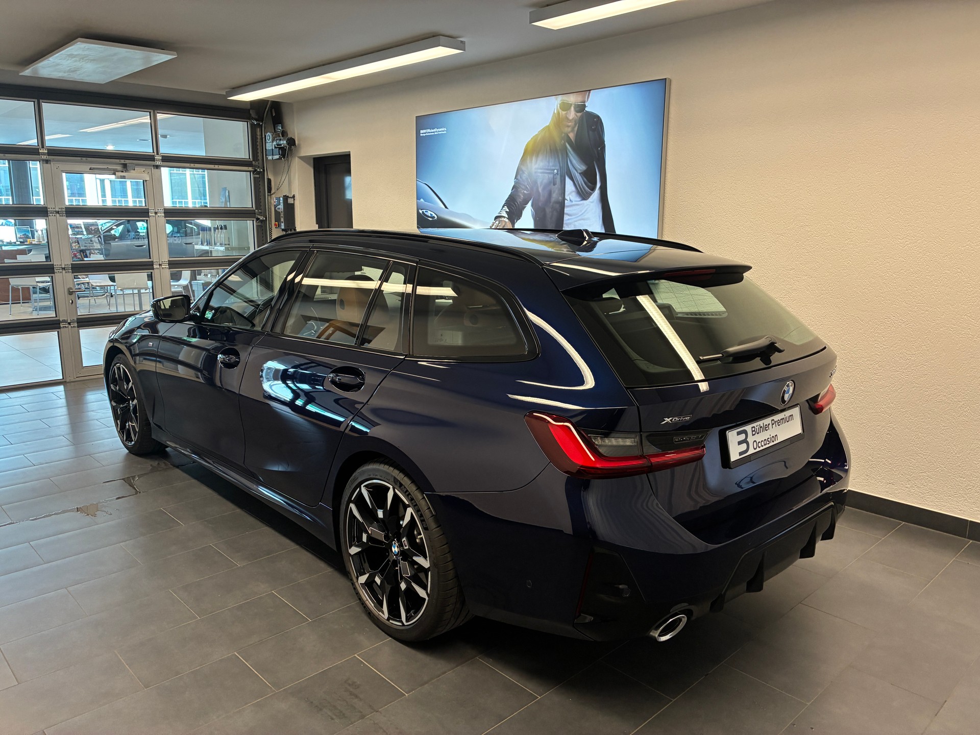 BMW 320d xDrive Touring M Sport-image-3