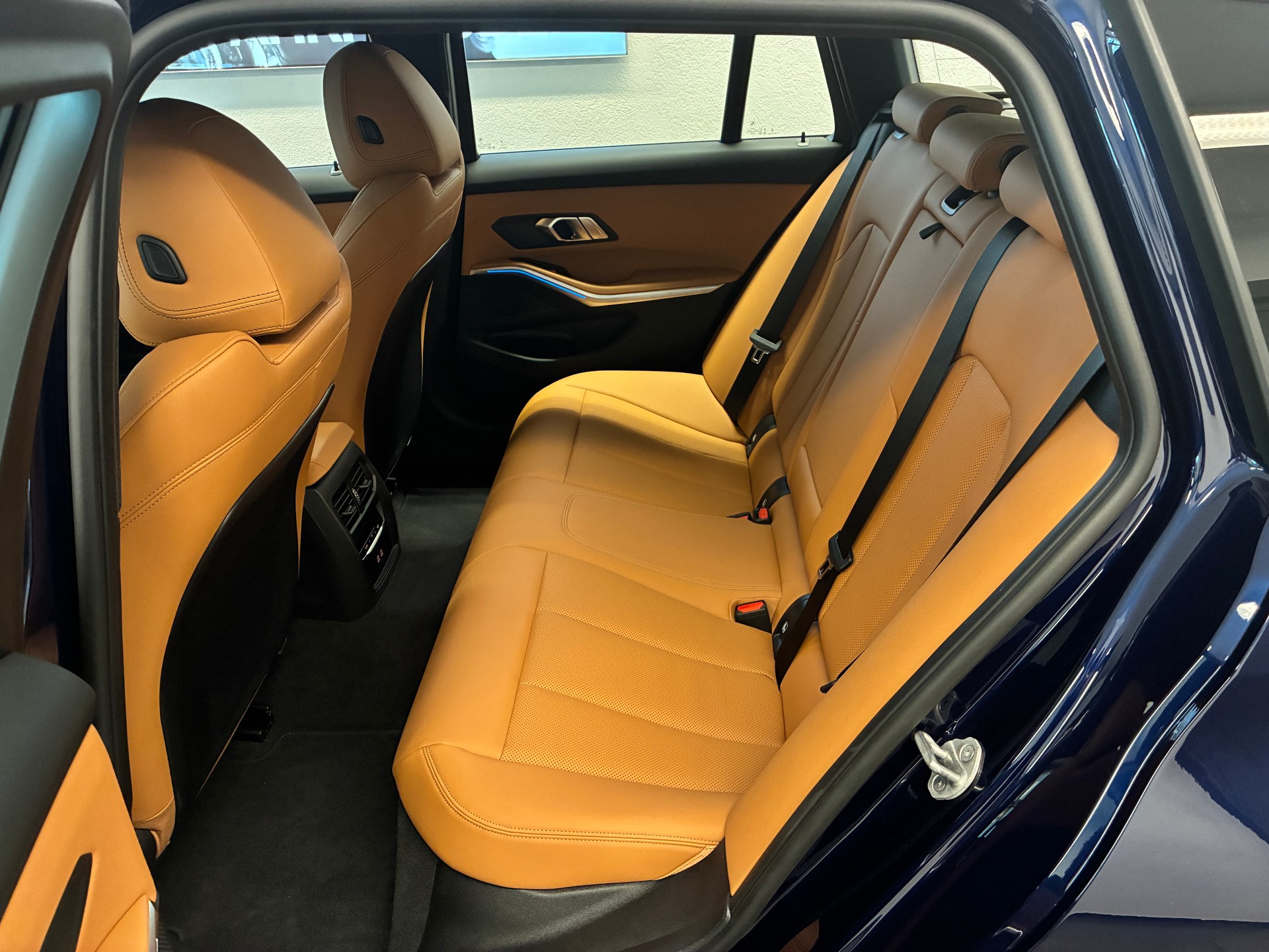 BMW 320d xDrive Touring M Sport-image-18