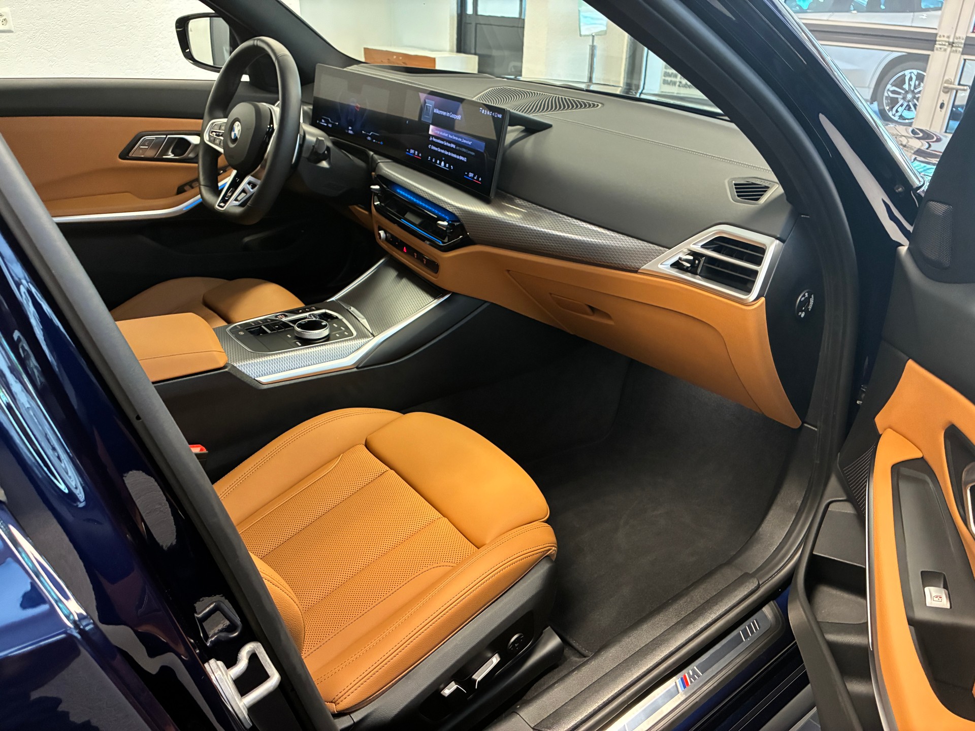 BMW 320d xDrive Touring M Sport-image-10