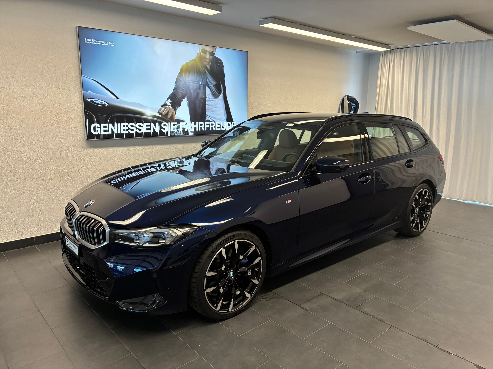 BMW 320d xDrive Touring M Sport-image-0