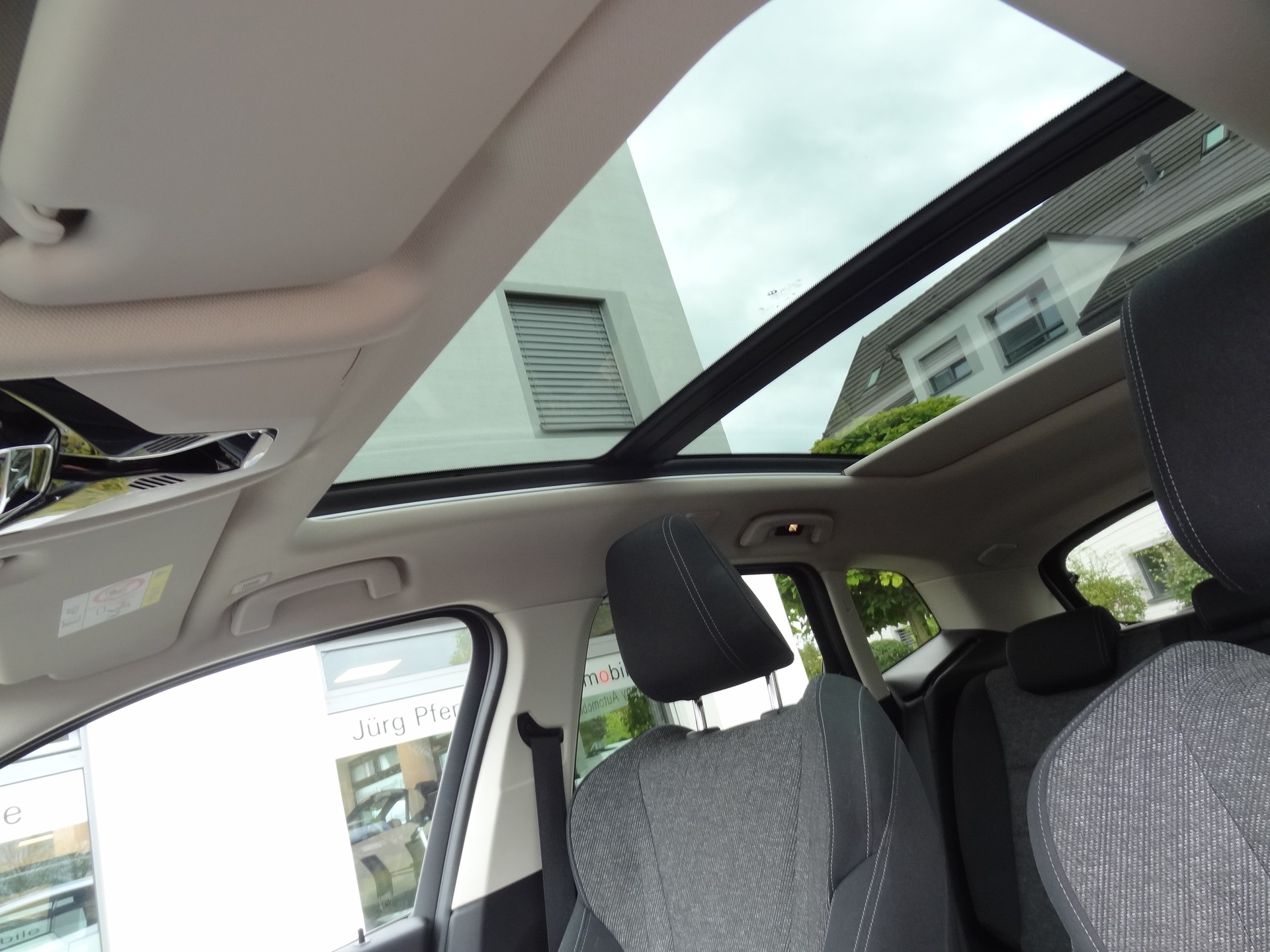 BMW 223d Active Tourer xDrive DKG-image-12