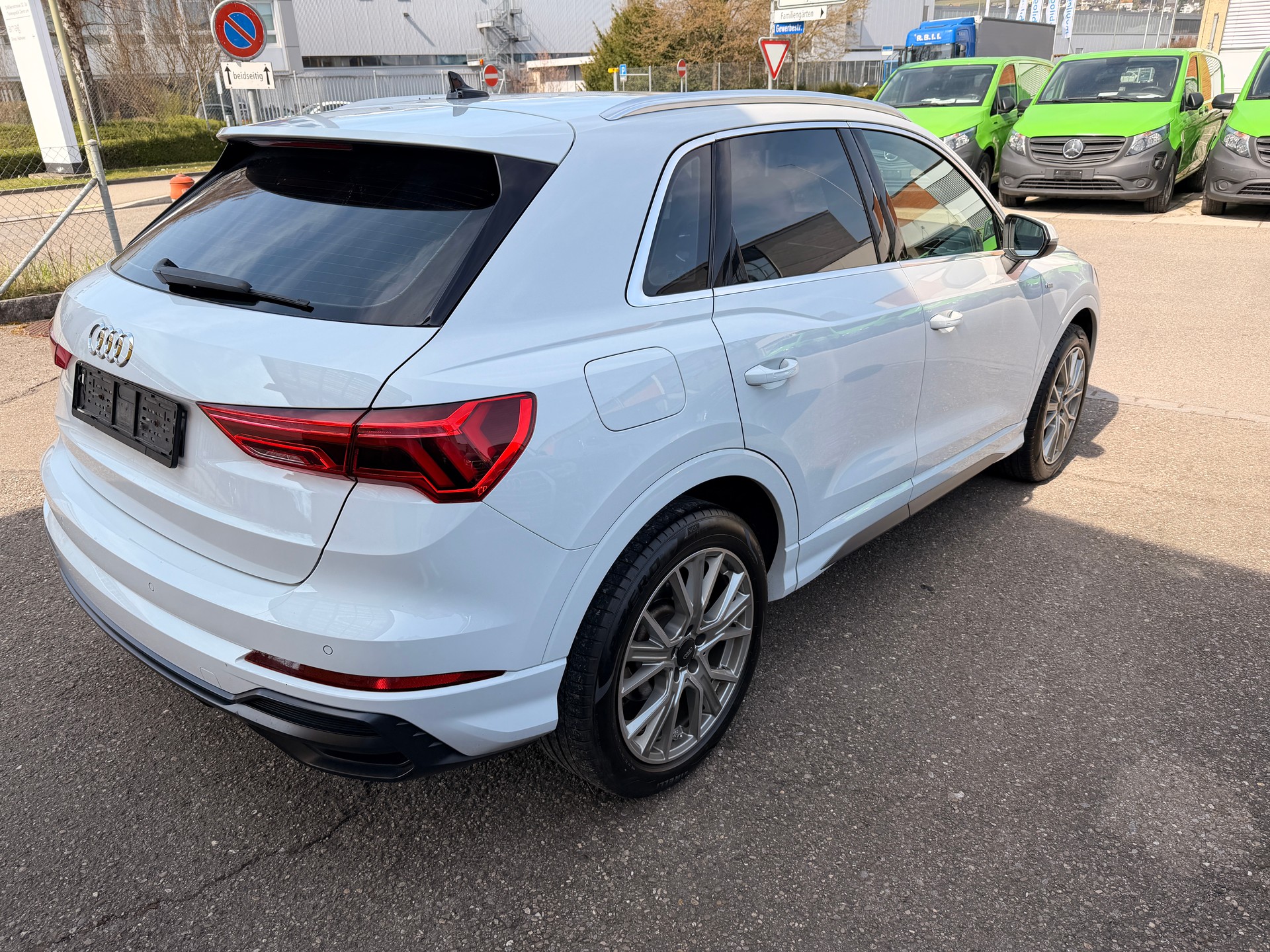 AUDI Q3 45 TFSI S line quattro S-tronic-image-4