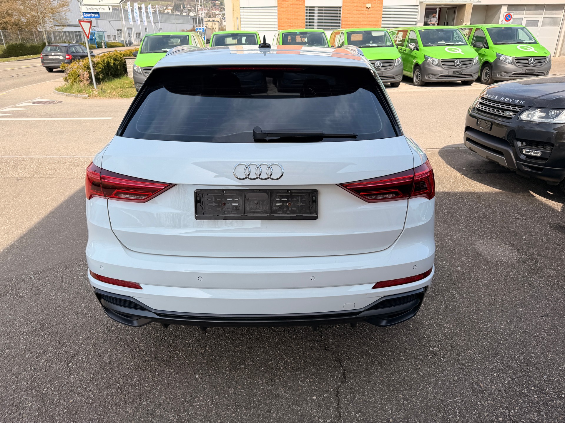 AUDI Q3 45 TFSI S line quattro S-tronic-image-3