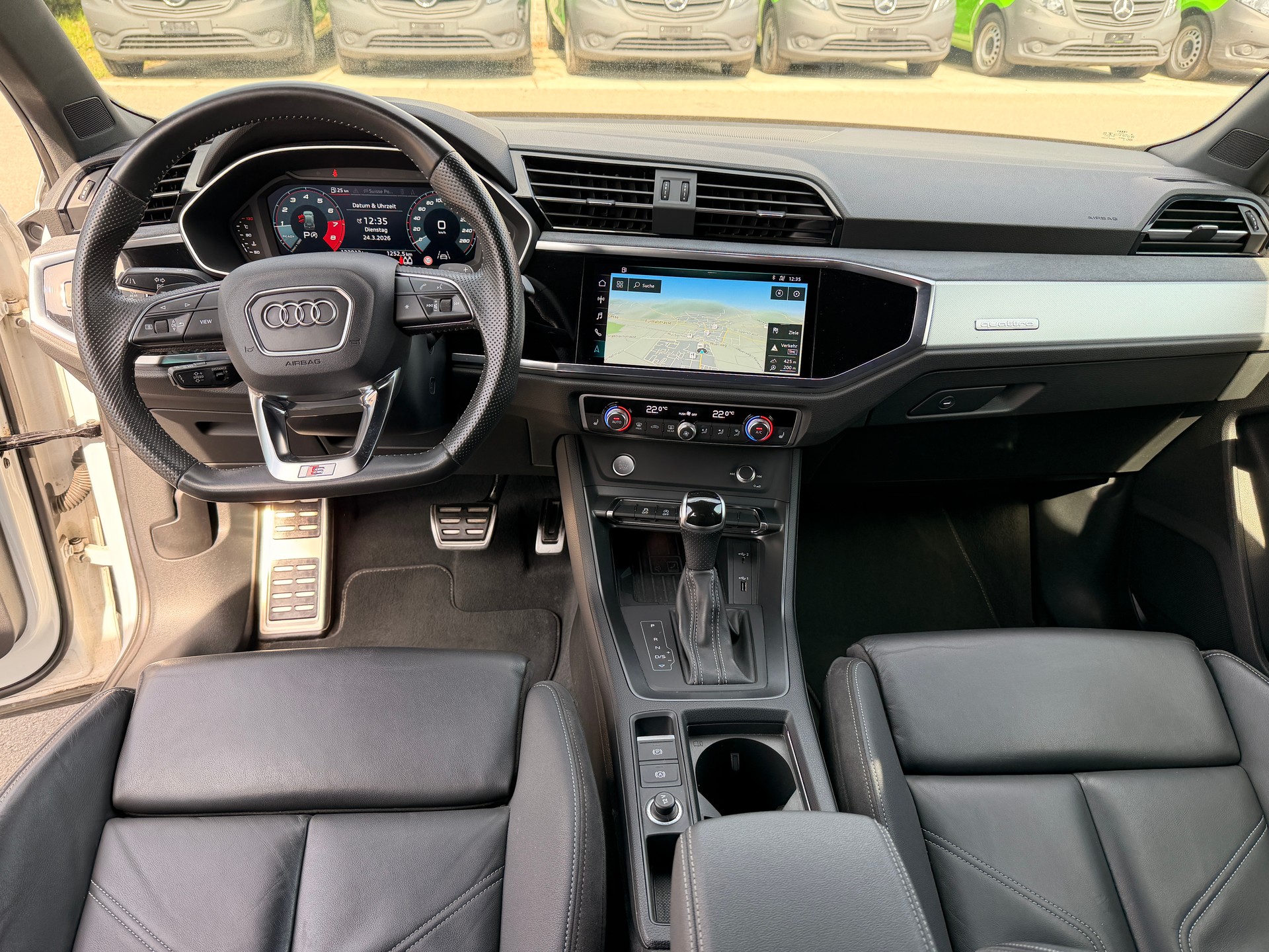 AUDI Q3 45 TFSI S line quattro S-tronic-image-5