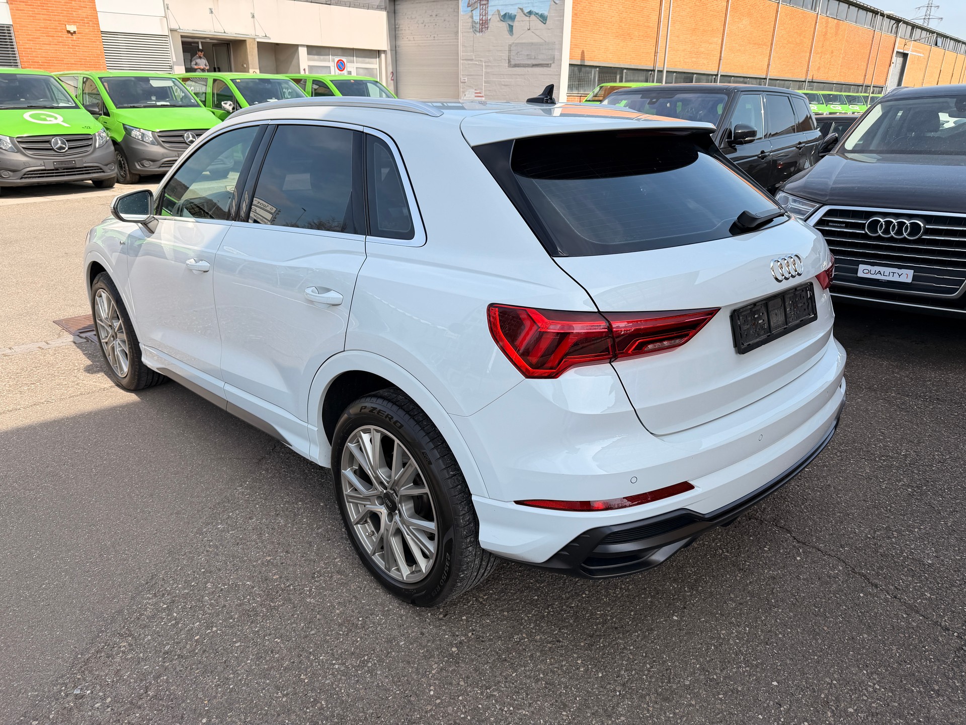 AUDI Q3 45 TFSI S line quattro S-tronic-image-2