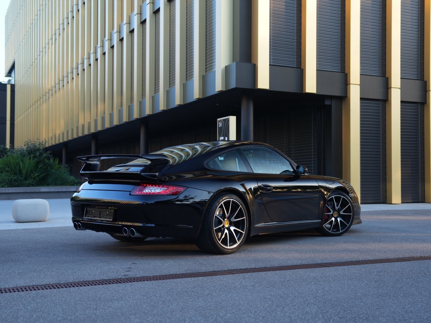 PORSCHE 3.8 Carrera S-image-2