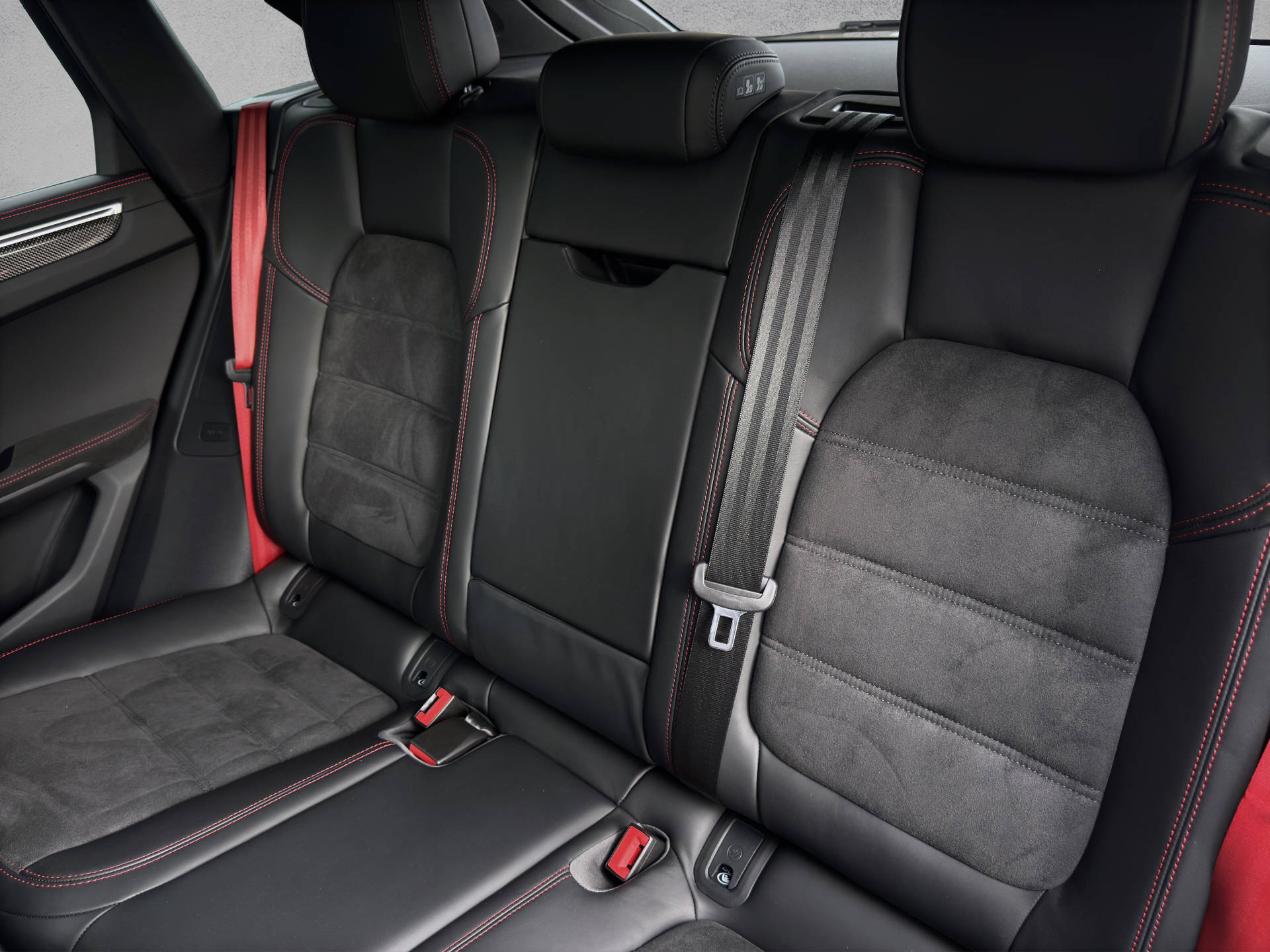 PORSCHE Macan GTS-image-12