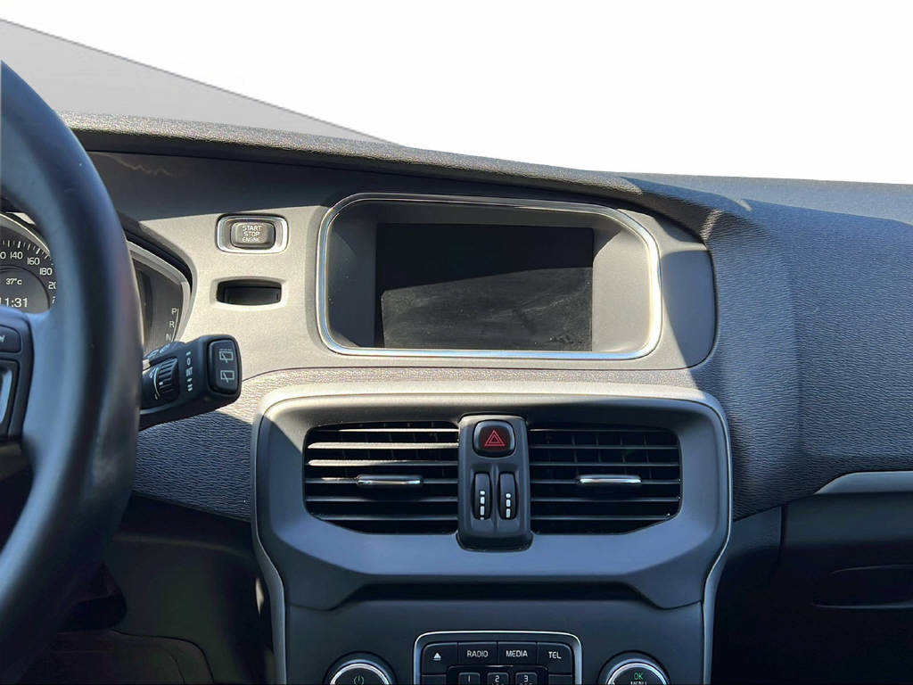 VOLVO V40 2.0 D3 Momentum S/S-image-11